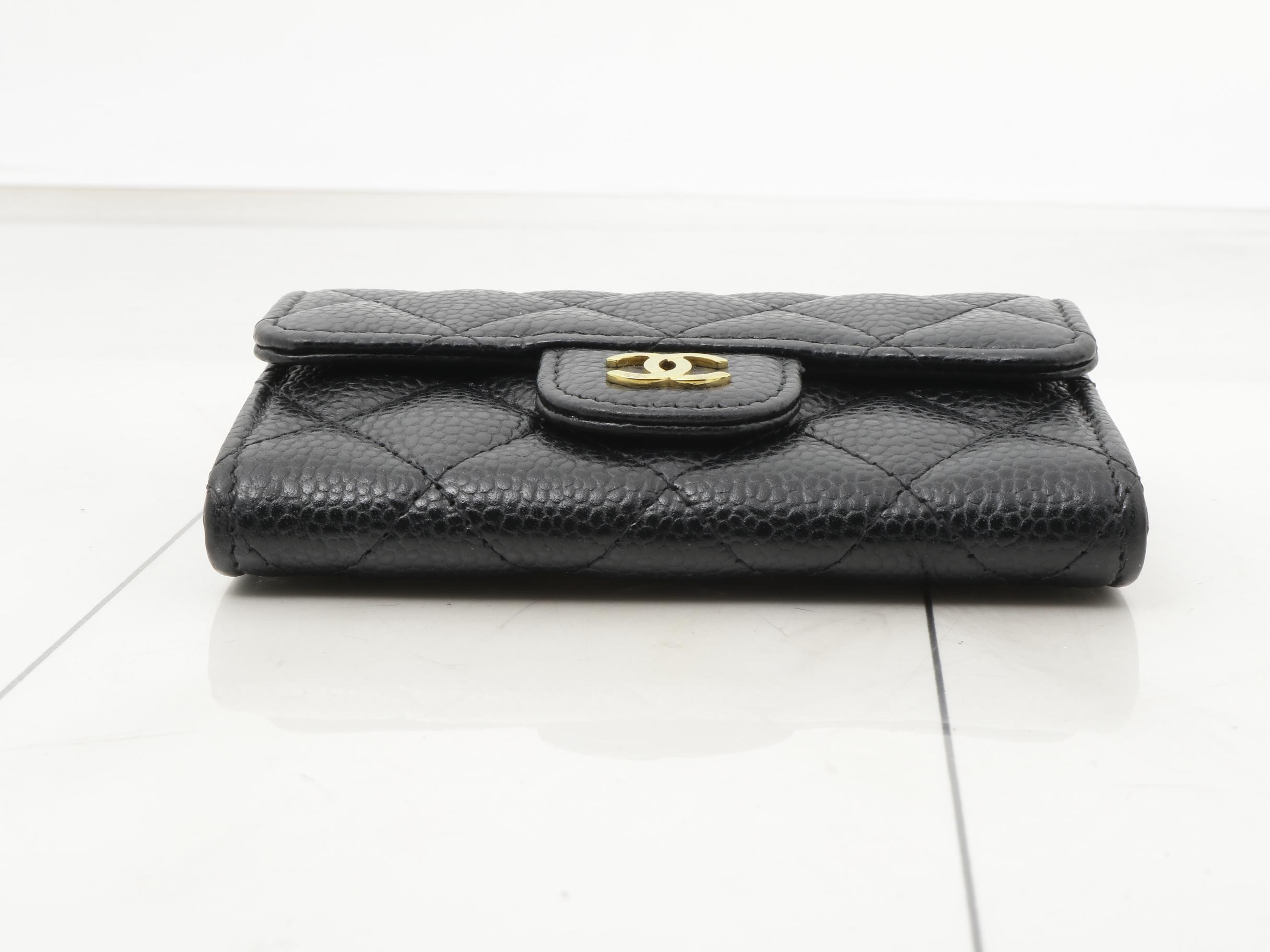 Matelassé Caviar Skin Card Case — view 3
