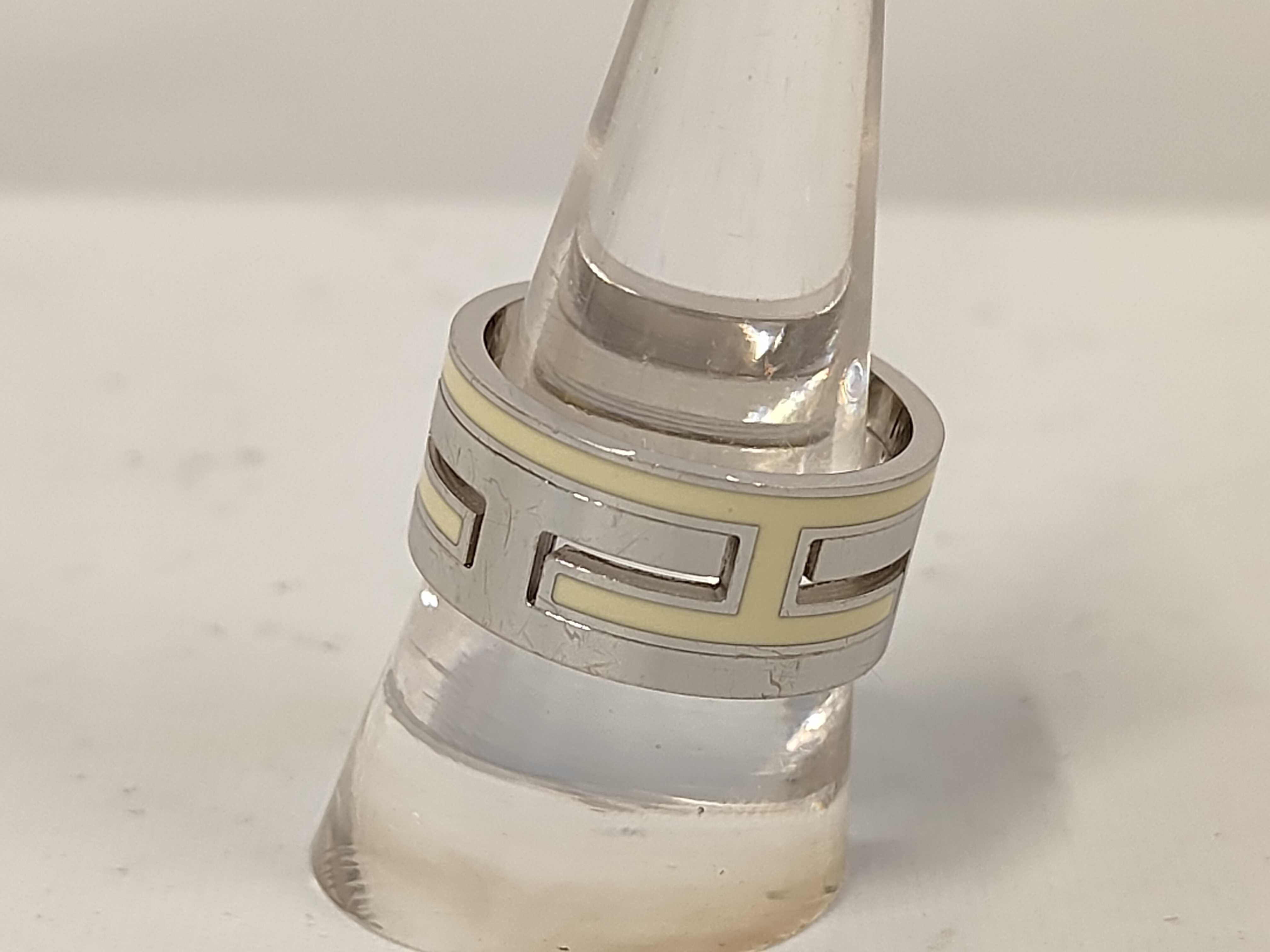 Move H SV925 Ring — view 2
