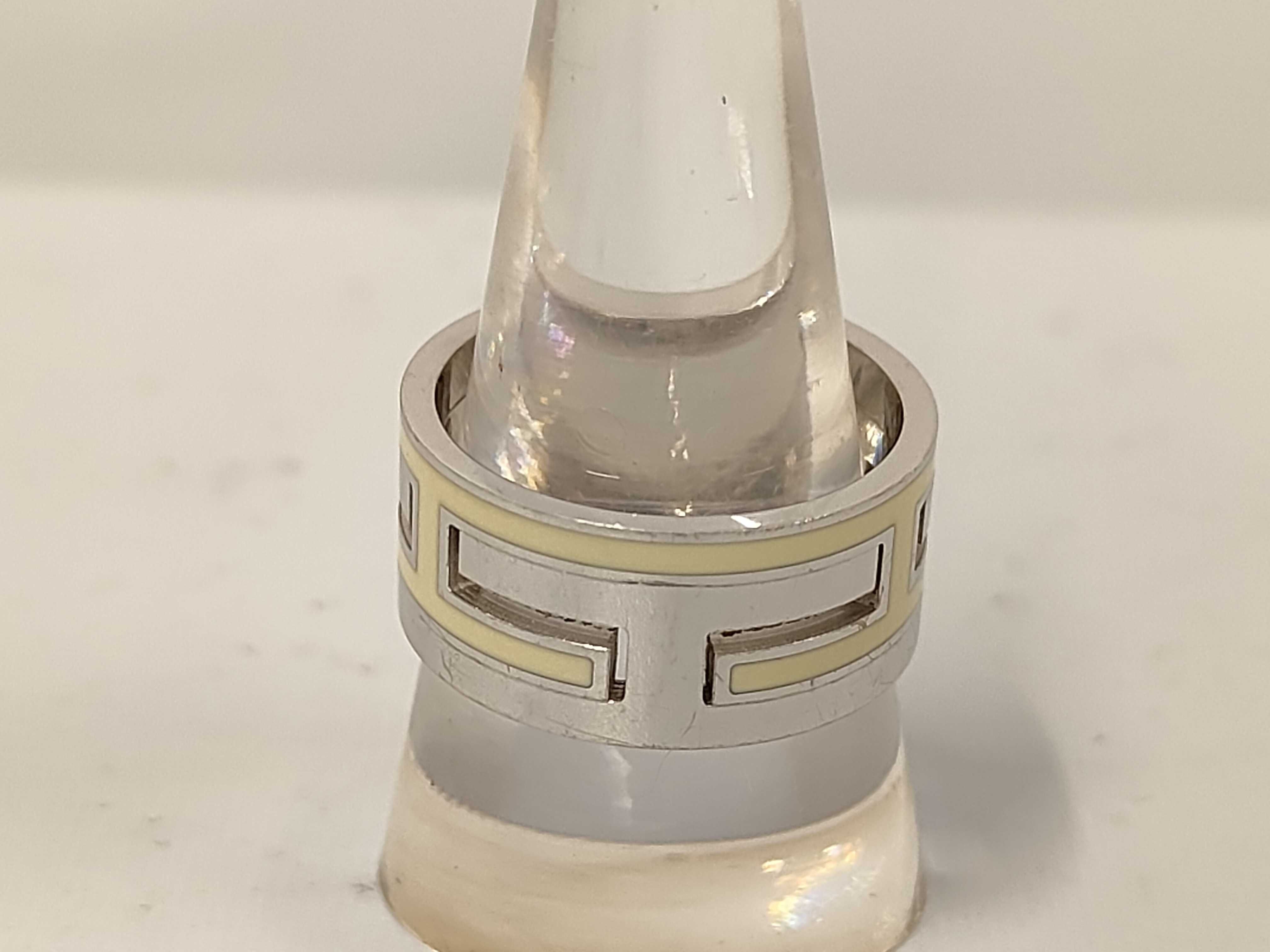 Move H SV925 Ring — view 3