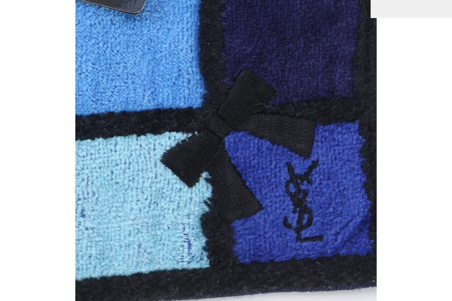 Y-line (accessories) / Scarf — view 4