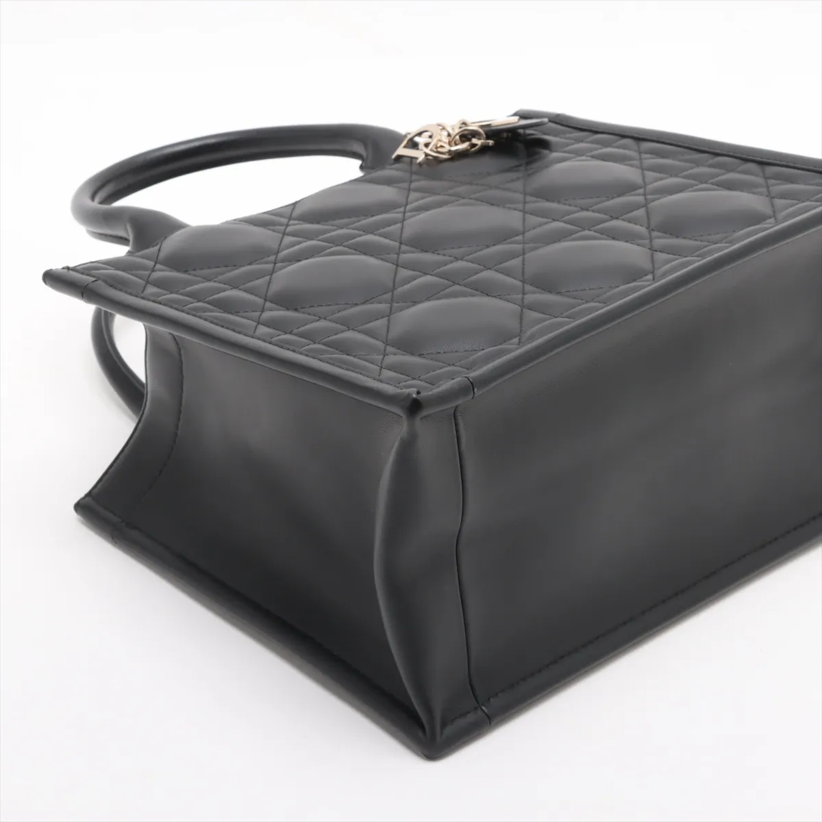 Macro Cannage Book Tote Small Leather 2WAY Tote Bag Black — view 4
