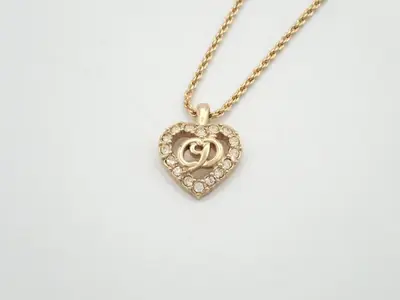 Gold necklace with stone, chain approximately 42cm long.