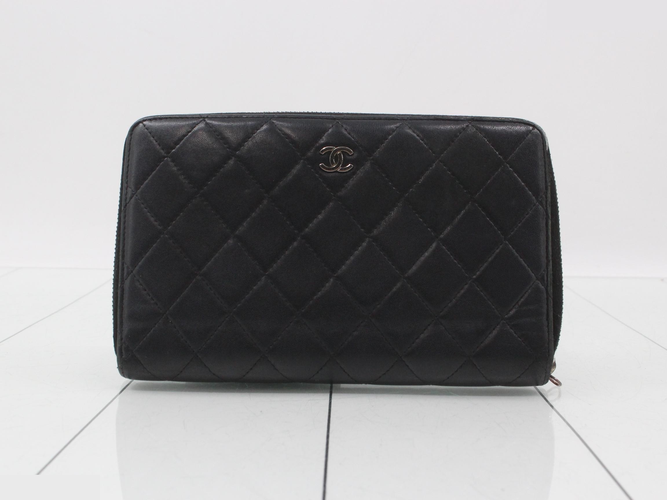 Matelassé (bags) and wallets