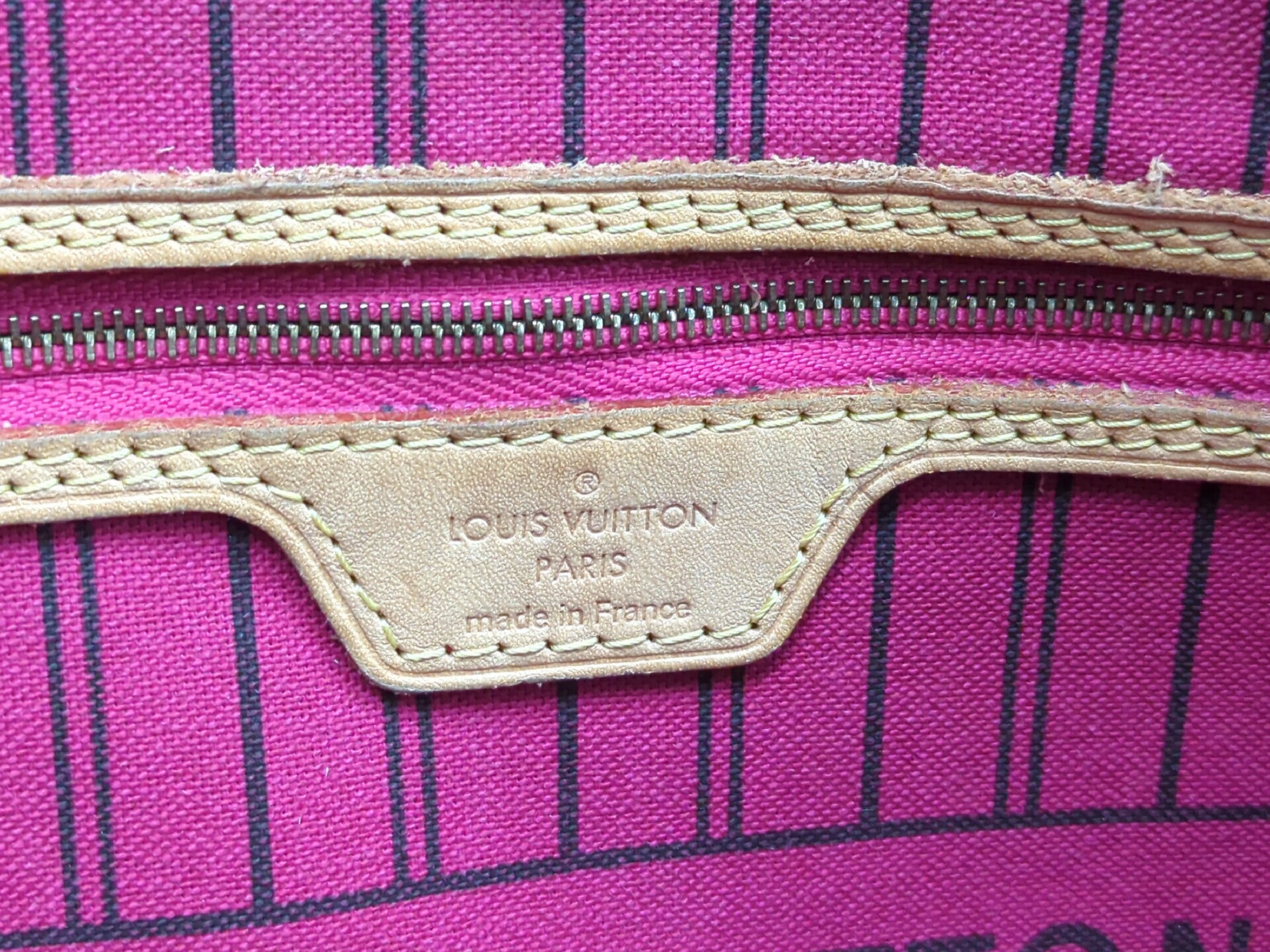 M40996 Monogram Neverfull MM Tote Bag — view 11