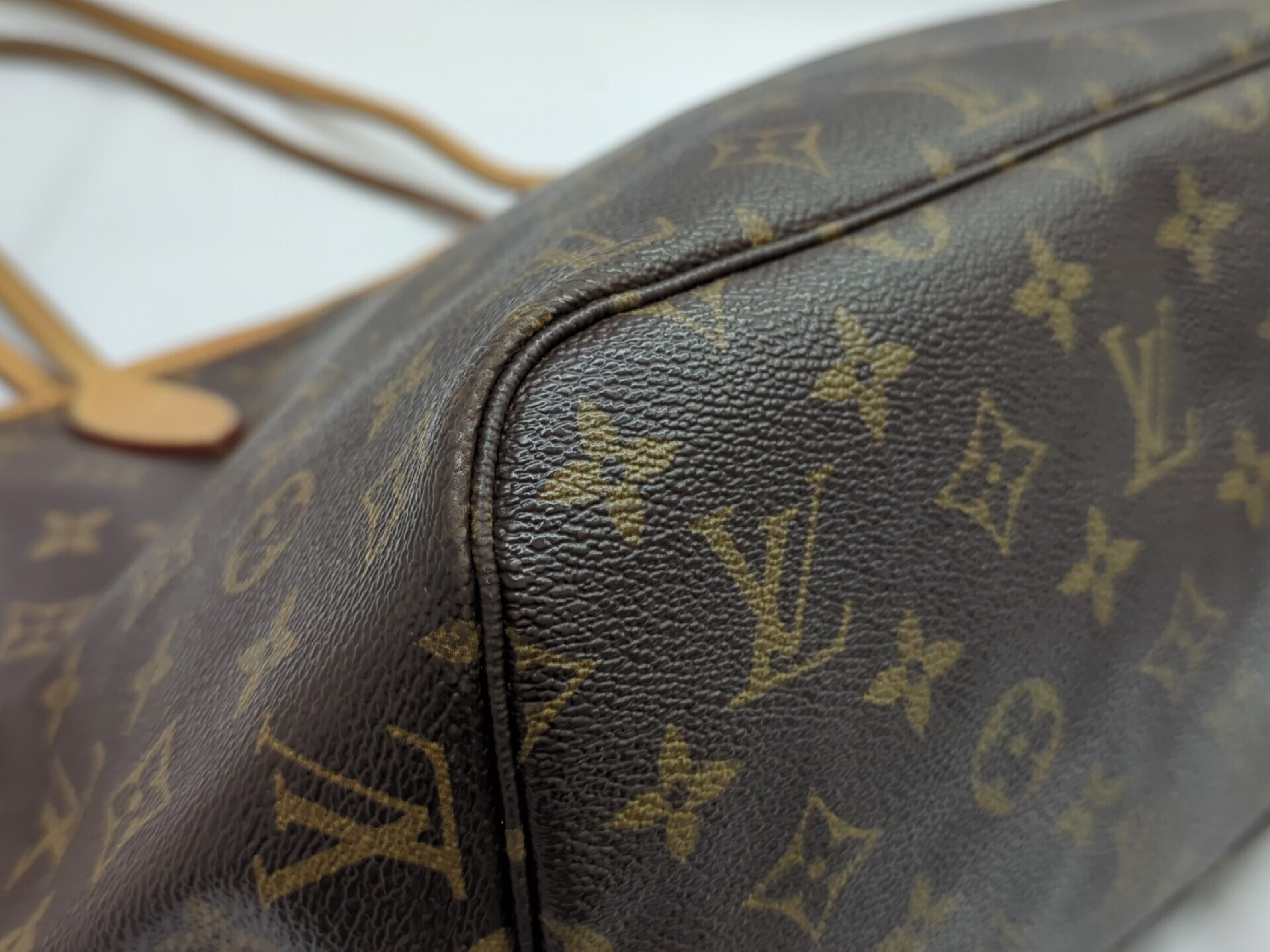 M40996 Monogram Neverfull MM Tote Bag — view 3