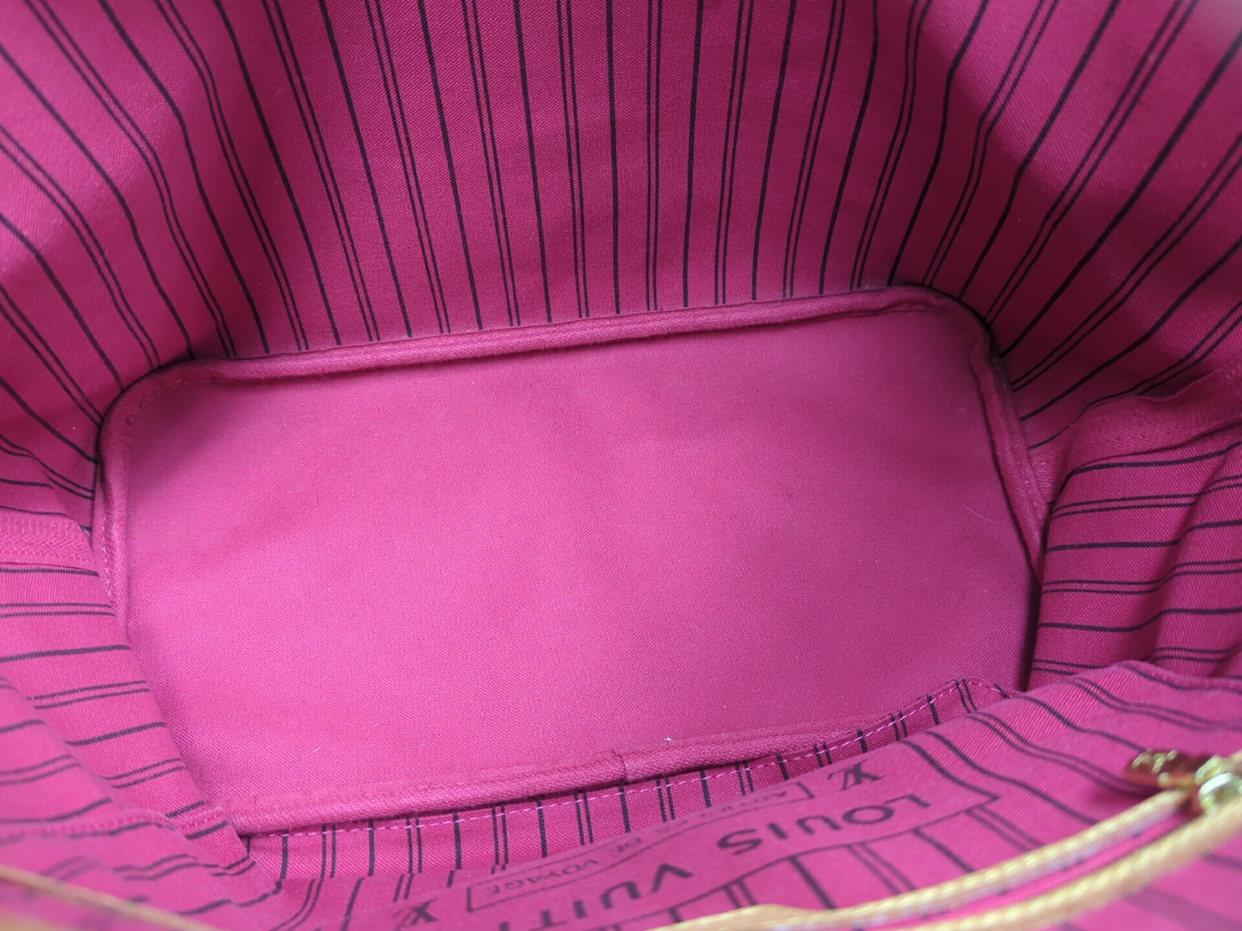 M40996 Monogram Neverfull MM Tote Bag — view 10