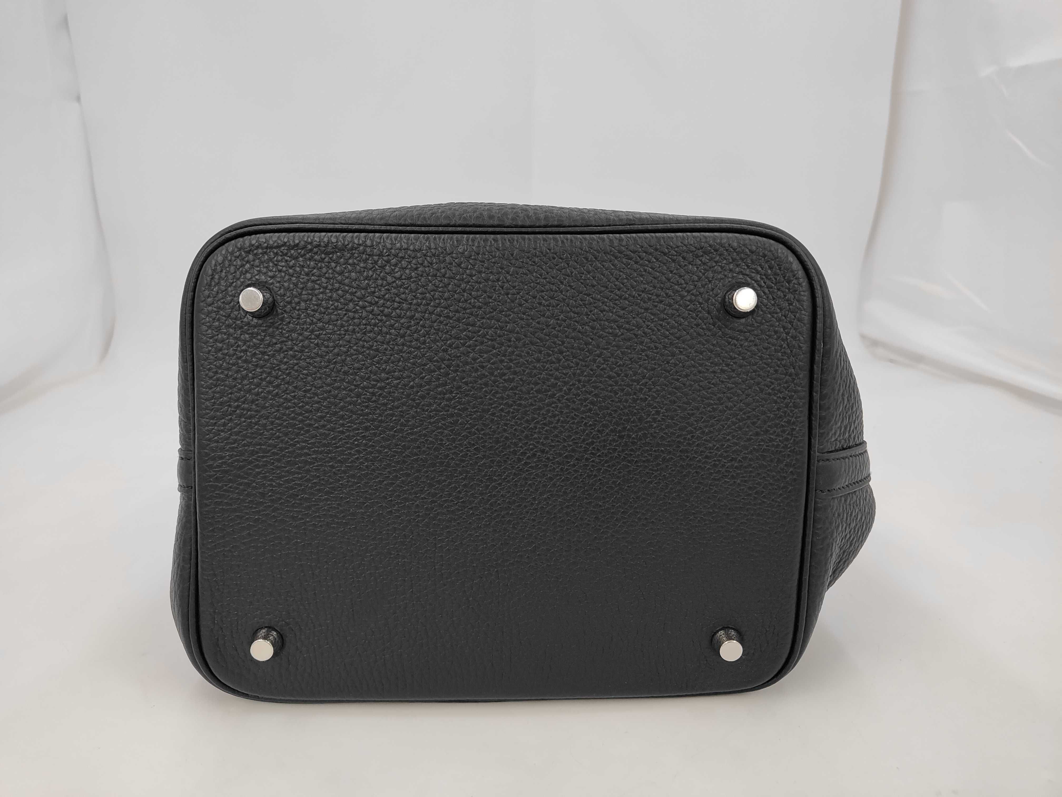 Picotin Lock MM Taurillon Leather, Black, Silver Hardware, B Stamp, Handbag — view 4