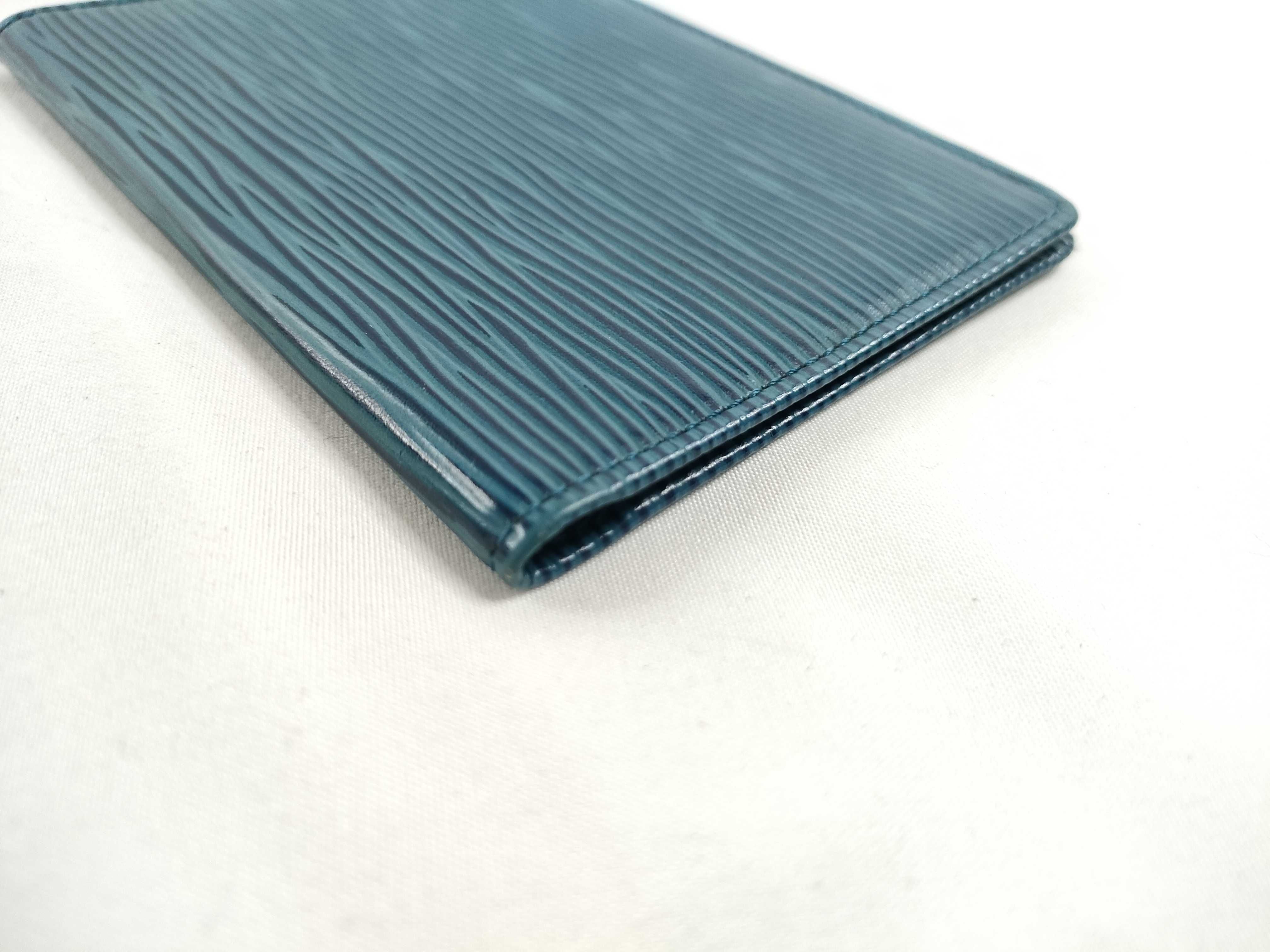 Epi Louis Vuitton Porte 2 Cartes Vertical M6320G SP1905 Epi Blue Card Case — view 3