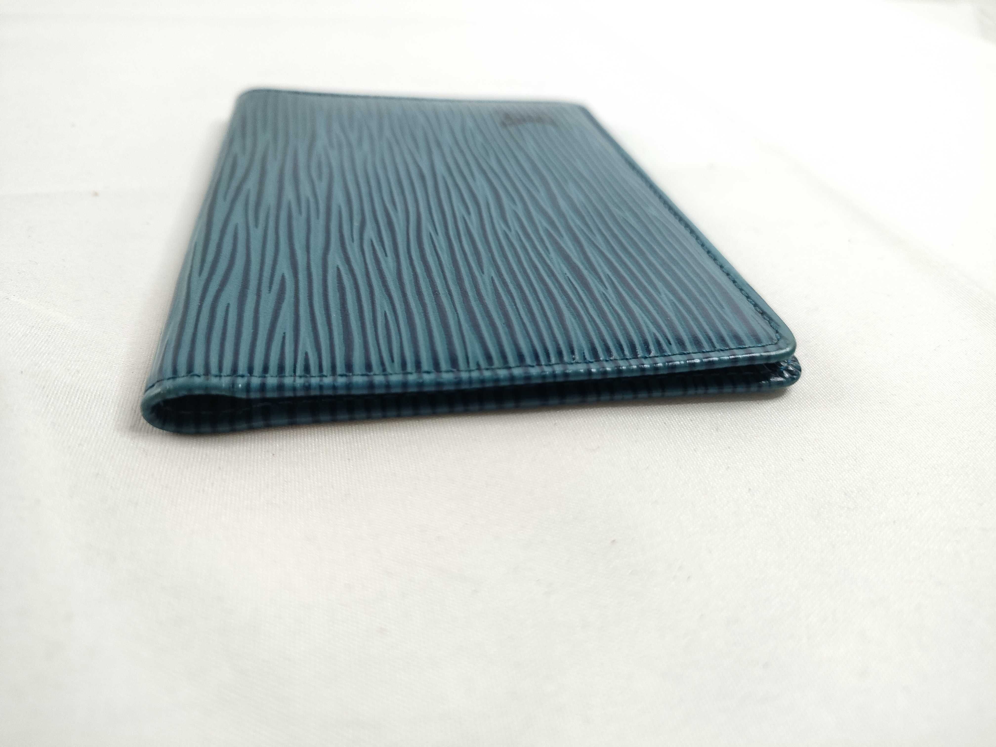 Epi Louis Vuitton Porte 2 Cartes Vertical M6320G SP1905 Epi Blue Card Case — view 7