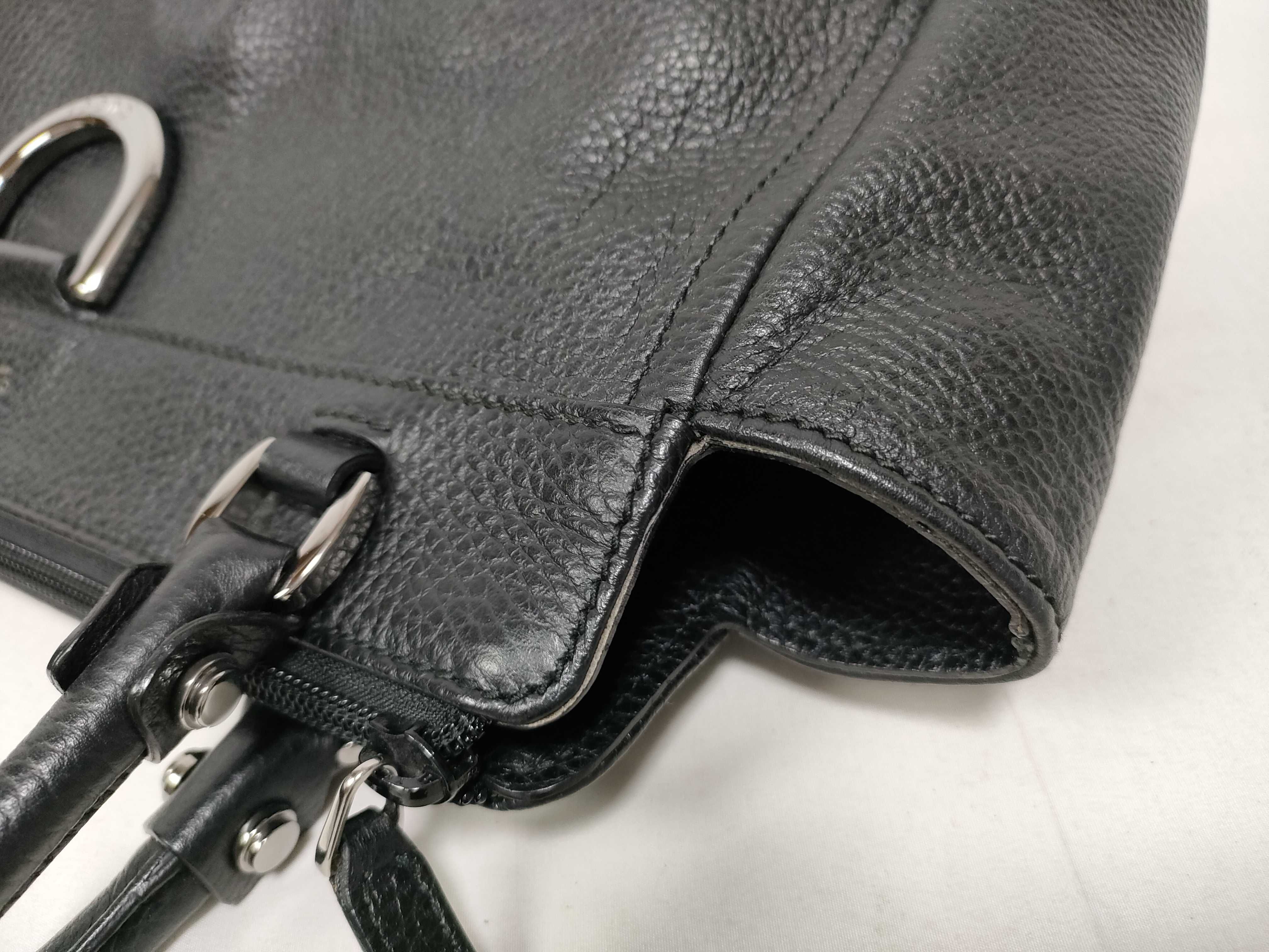 Black Leather D-Buckle Single-Shoulder Bag (Handbag) — view 11