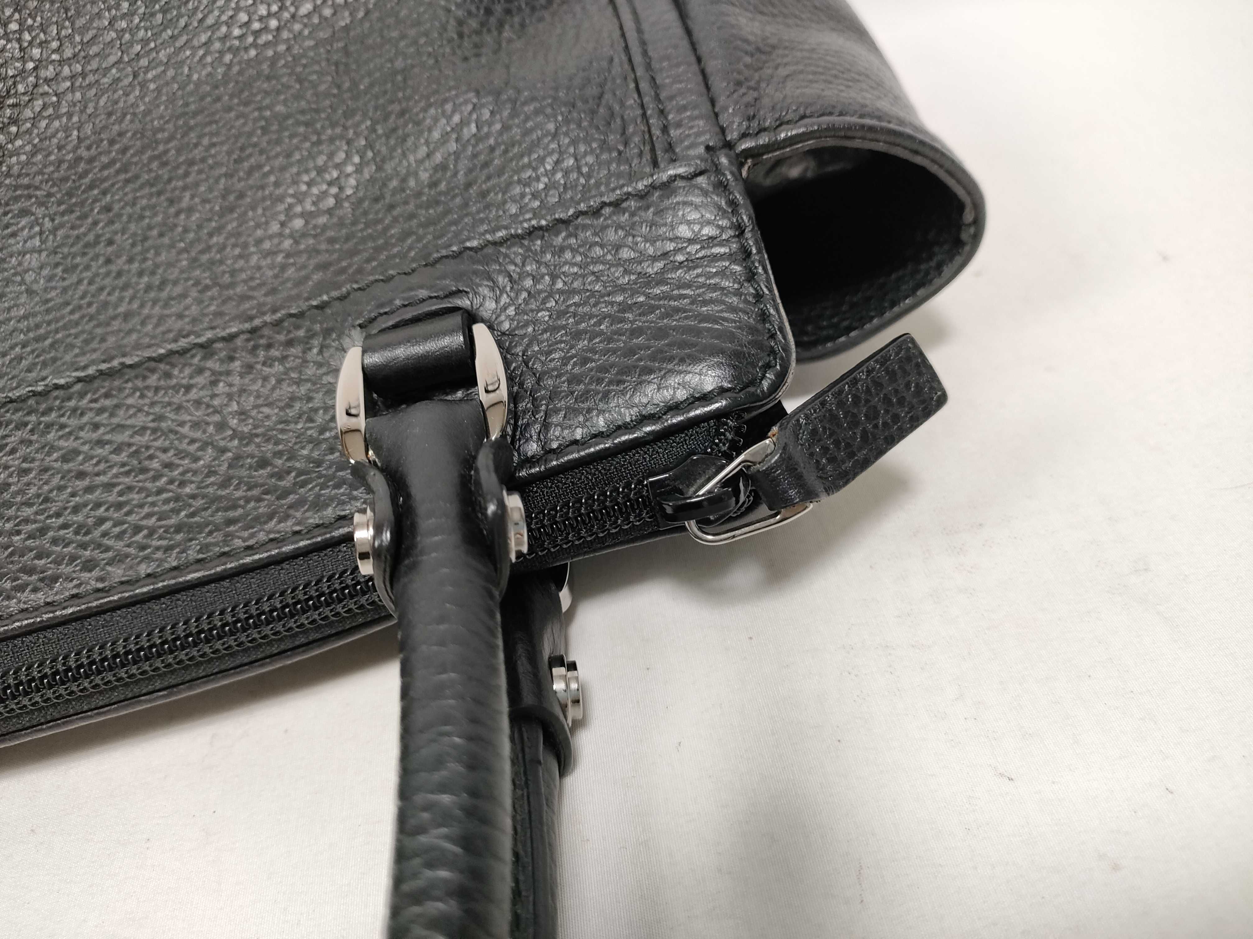 Black Leather D-Buckle Single-Shoulder Bag (Handbag) — view 9