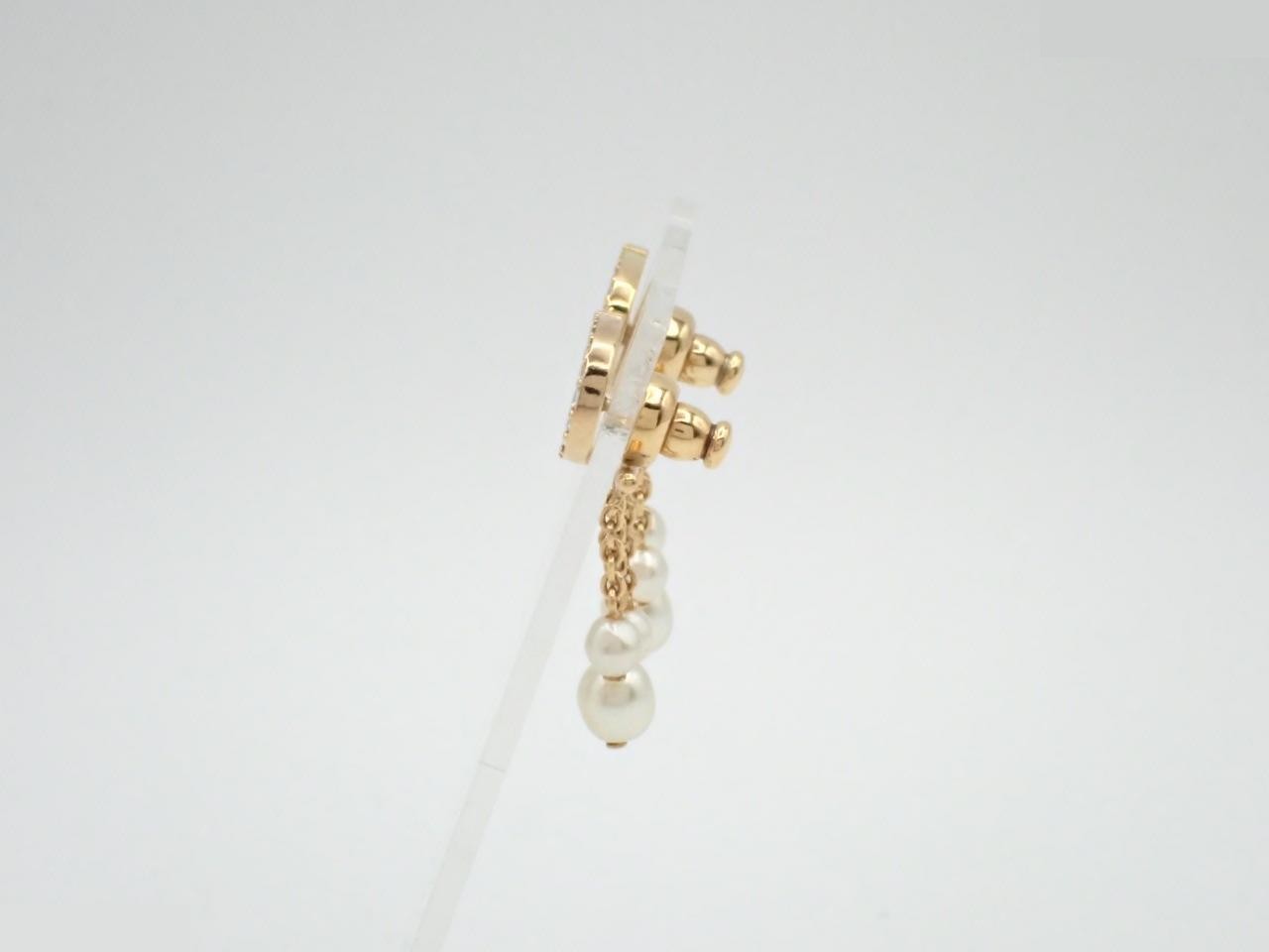 Gold earrings — view 3