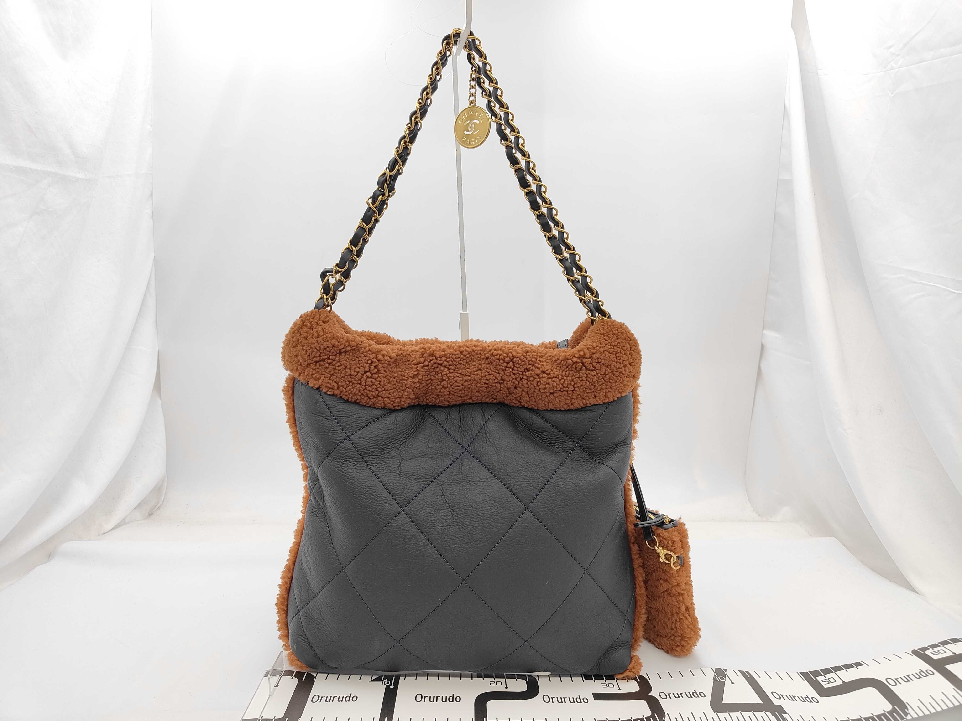 22 Matelassé Chain Bag with Fur, Black Shoulder Bag — view 2