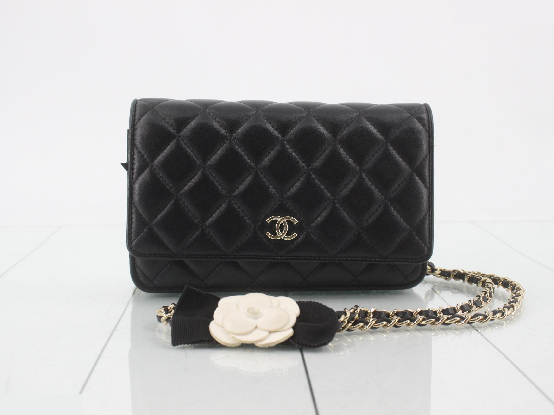 Matelassé Chain Shoulder Bag, Black