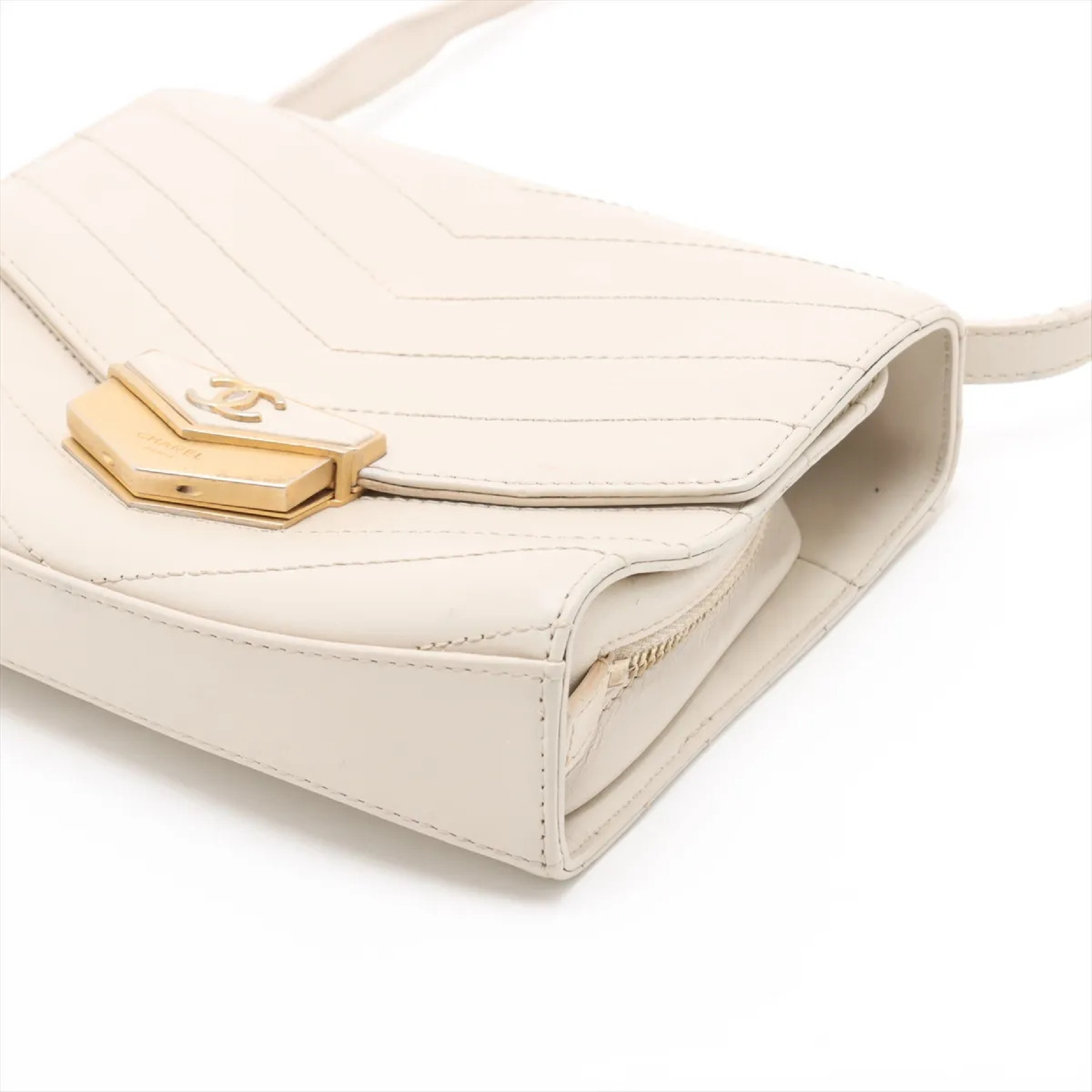 Chevron Leather Chain Shoulder Bag V-Stitch Shoulder Bag — view 4