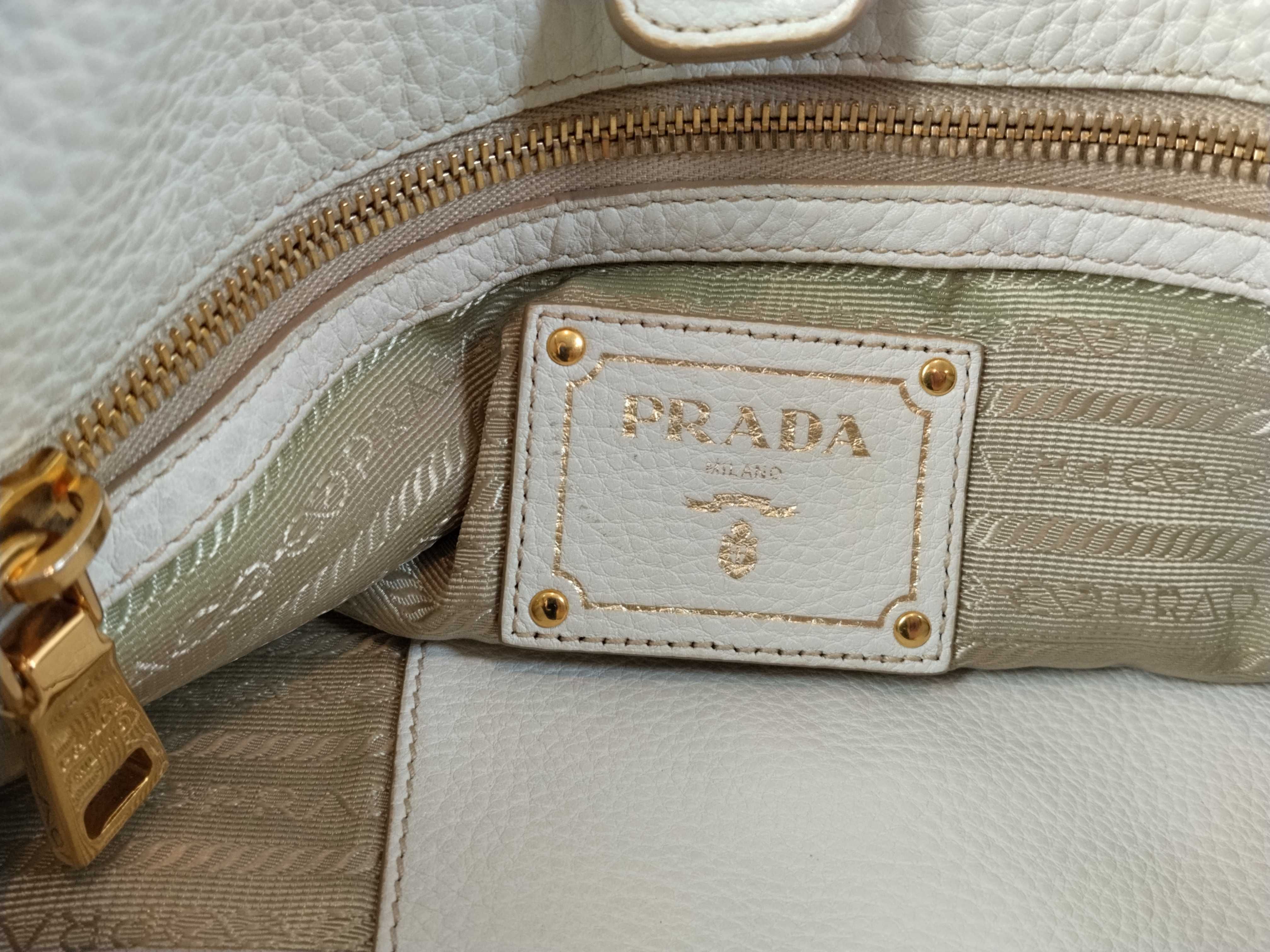 Vitello Daino Hobo Shoulder Bag — view 11