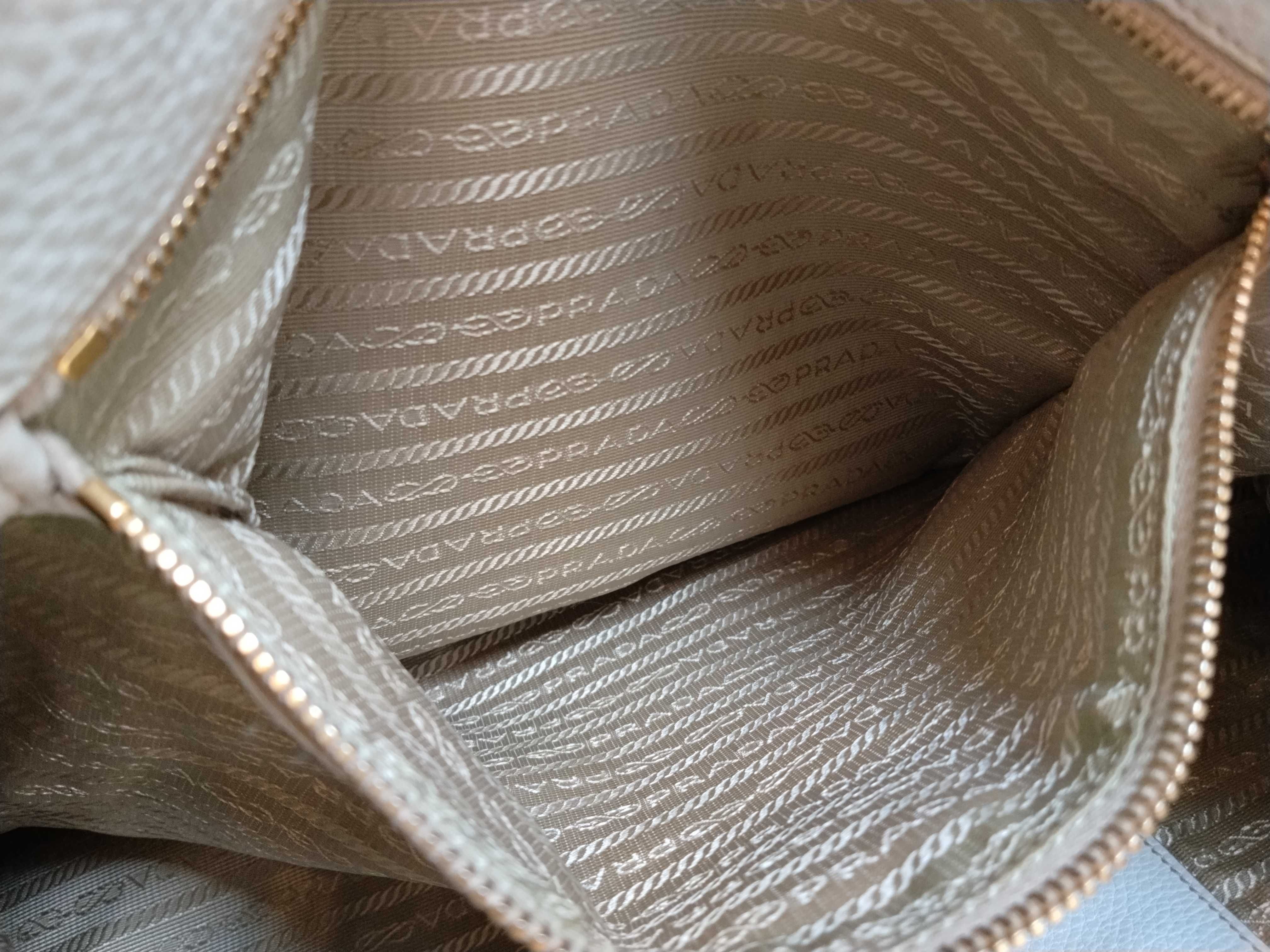 Vitello Daino Hobo Shoulder Bag — view 12