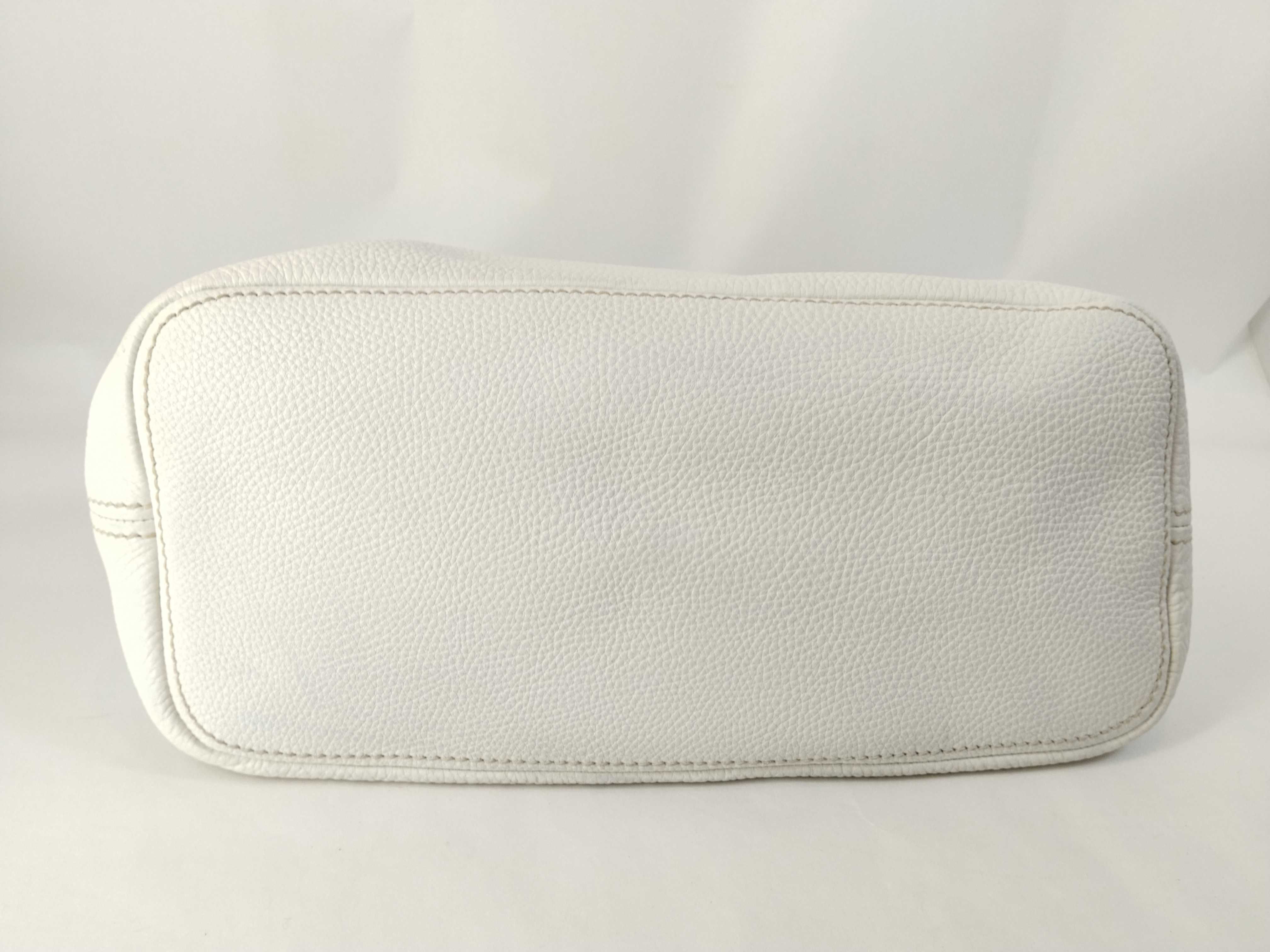 Vitello Daino Hobo Shoulder Bag — view 8