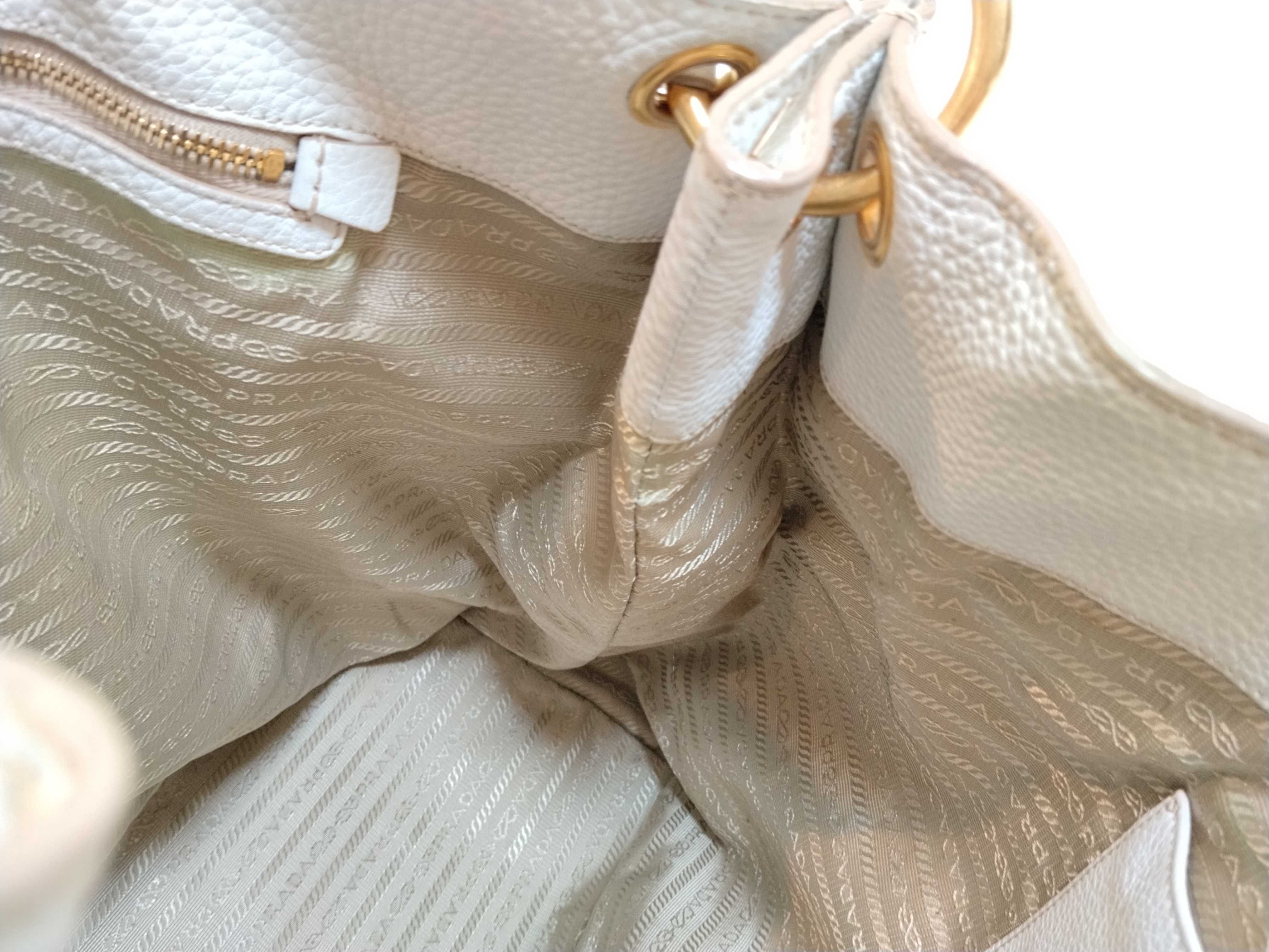 Vitello Daino Hobo Shoulder Bag — view 10