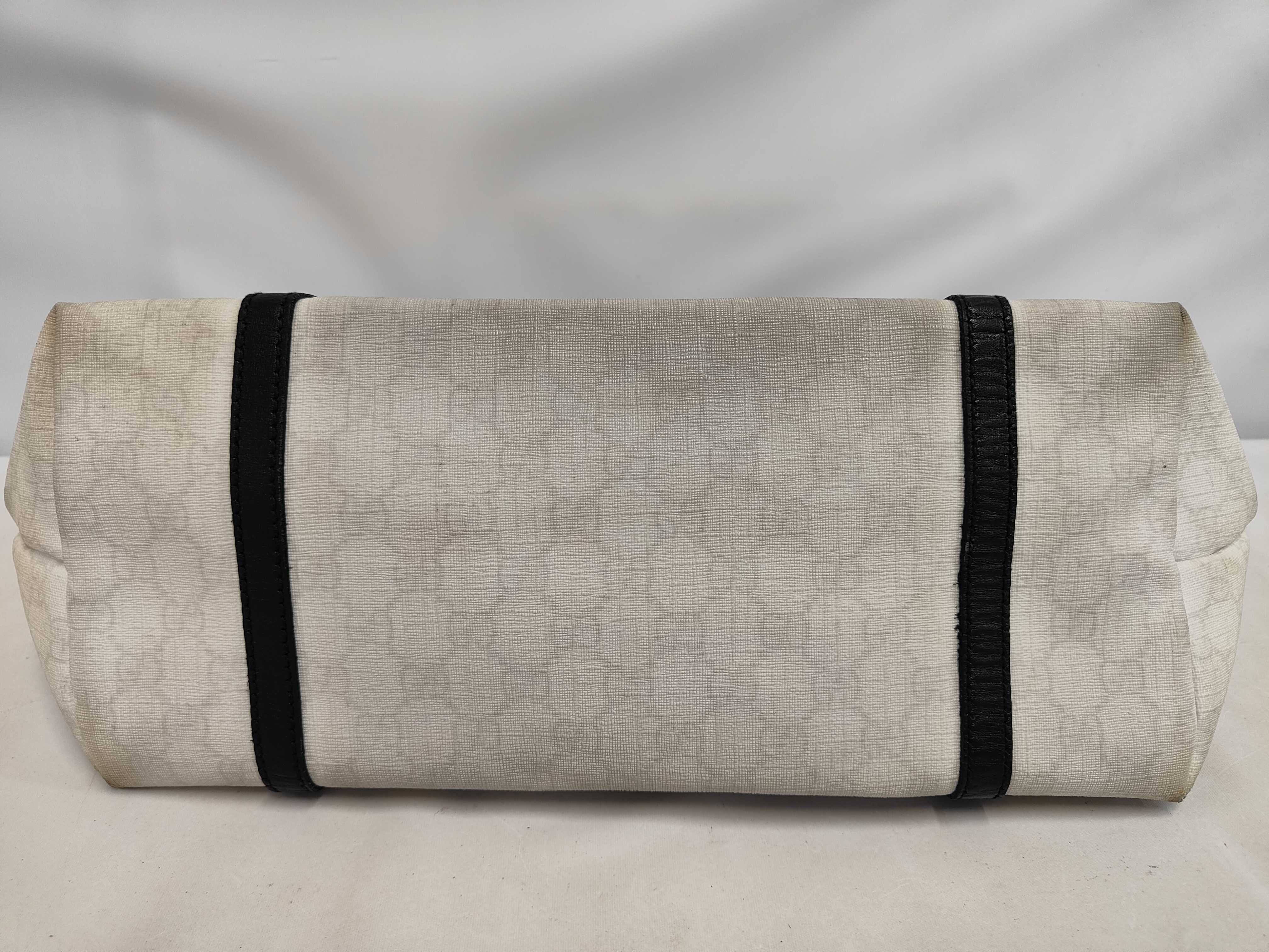 GG Supreme Tote Bag (White x Black) — view 4