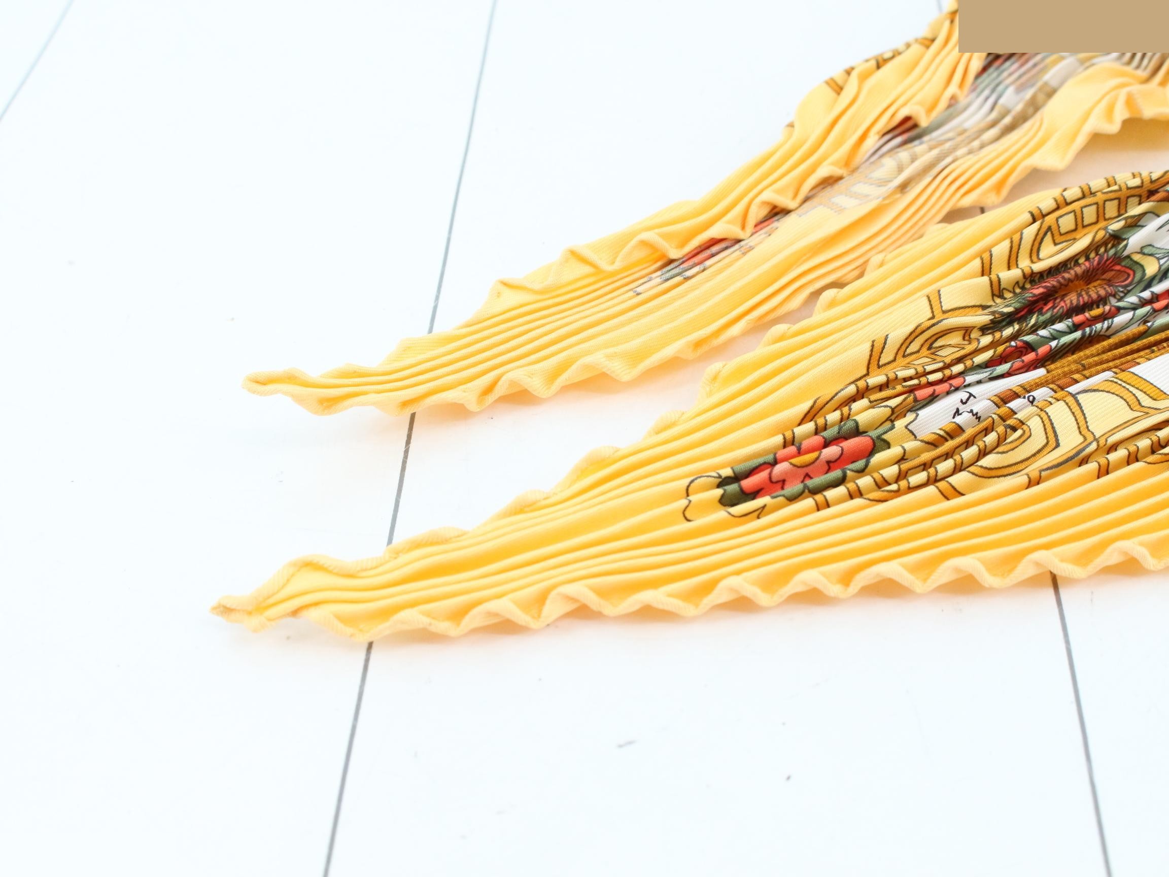 Calfskin pleats — view 3