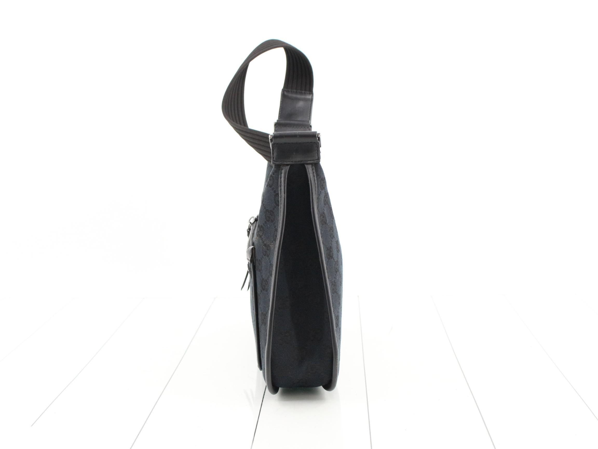 GG Canvas Shoulder Bag — view 3