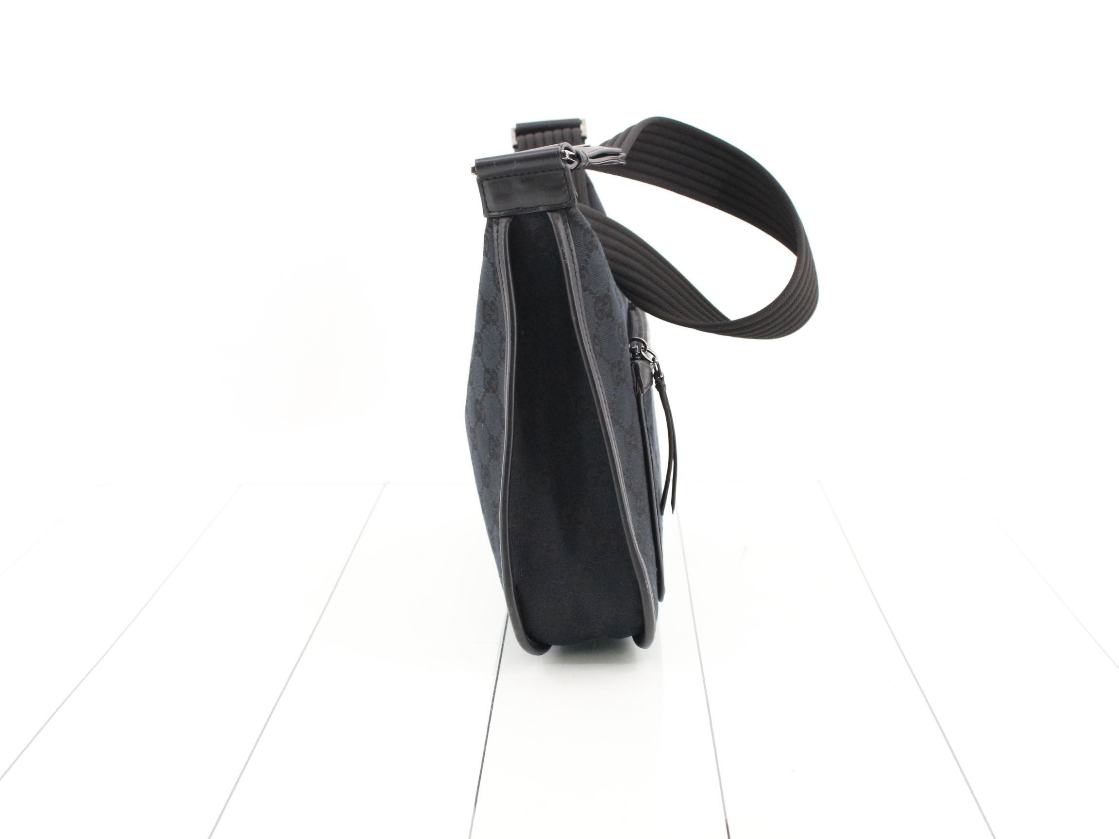 GG Canvas Shoulder Bag — view 4
