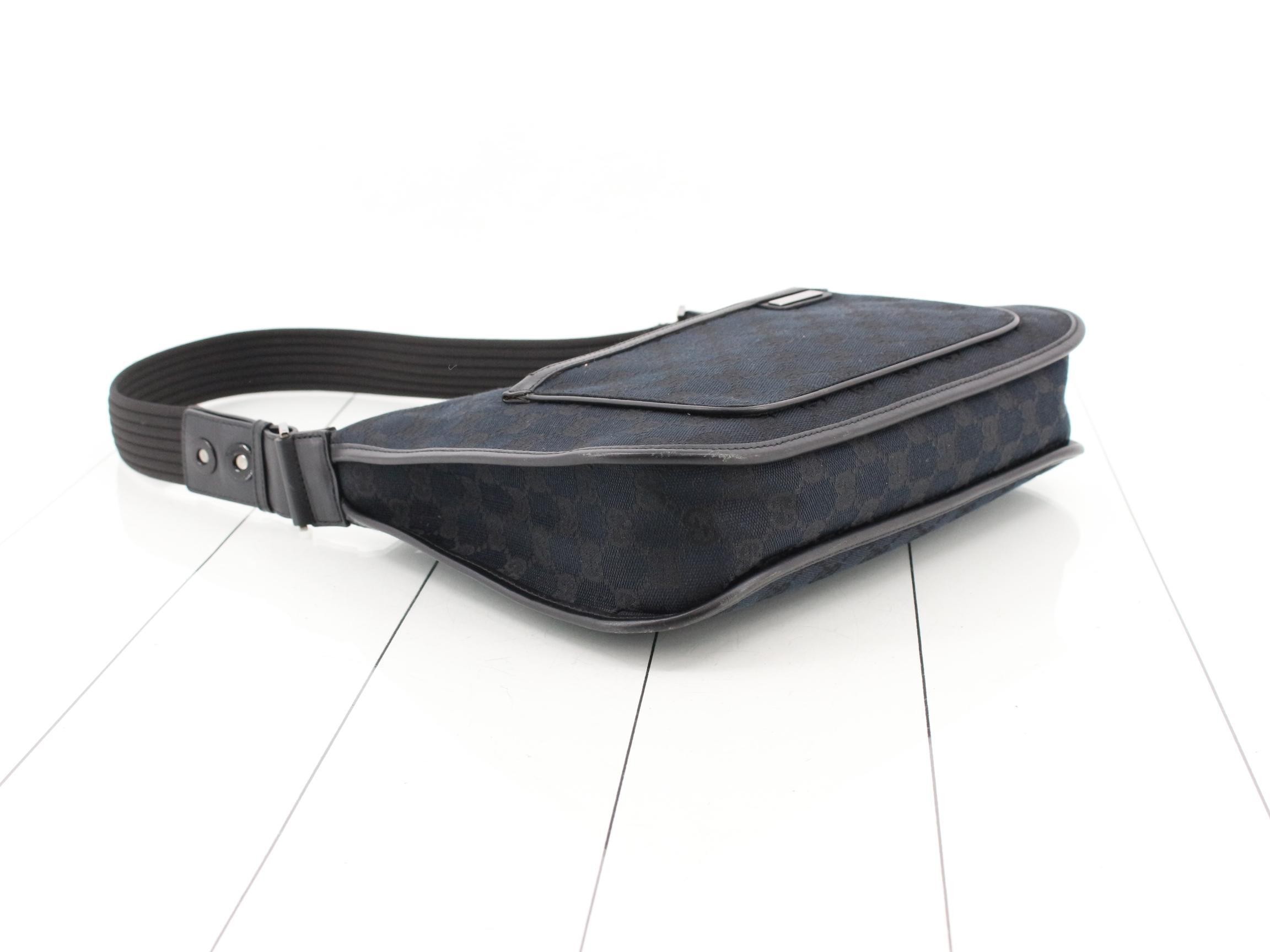 GG Canvas Shoulder Bag — view 5