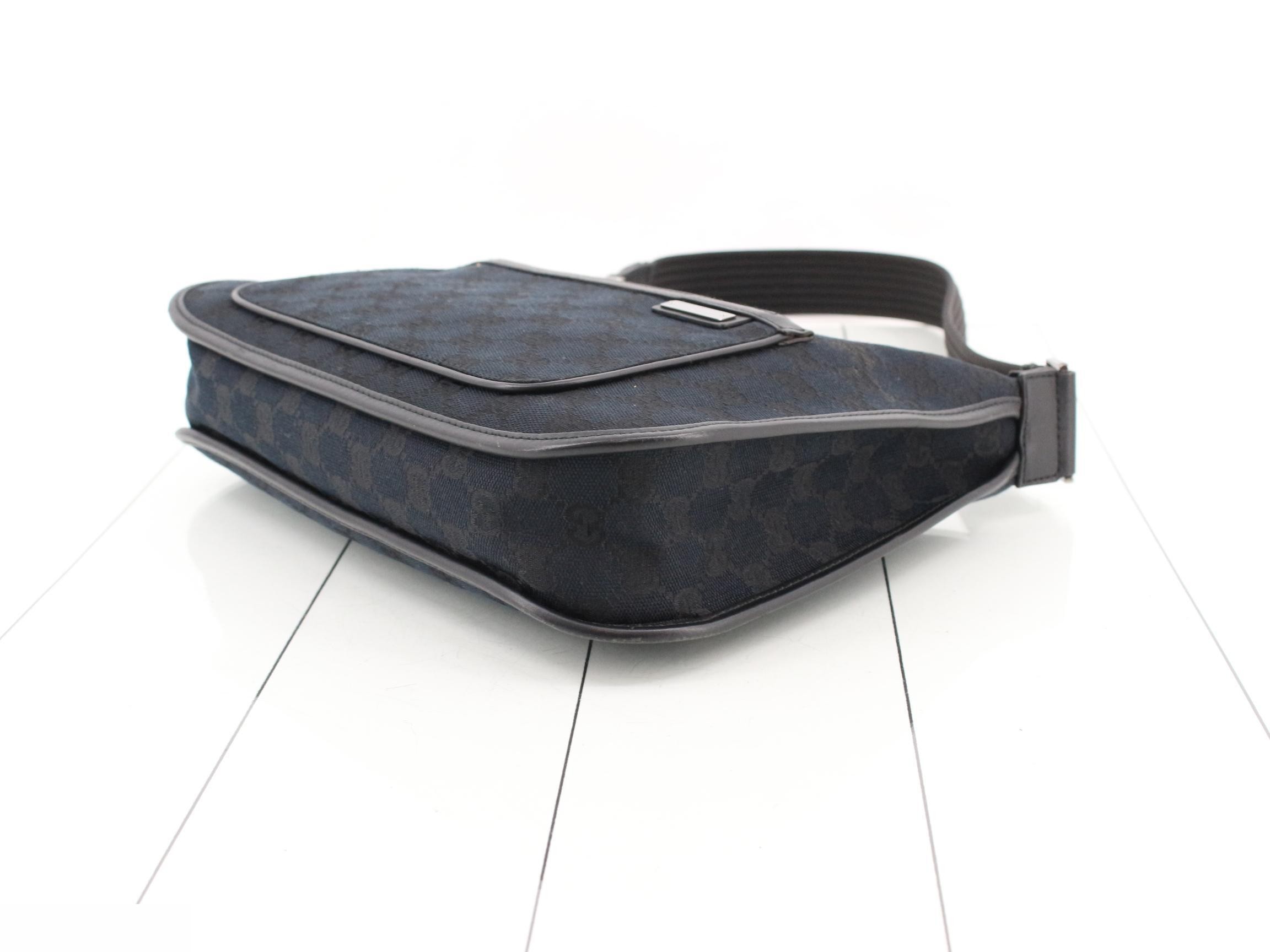 GG Canvas Shoulder Bag — view 6