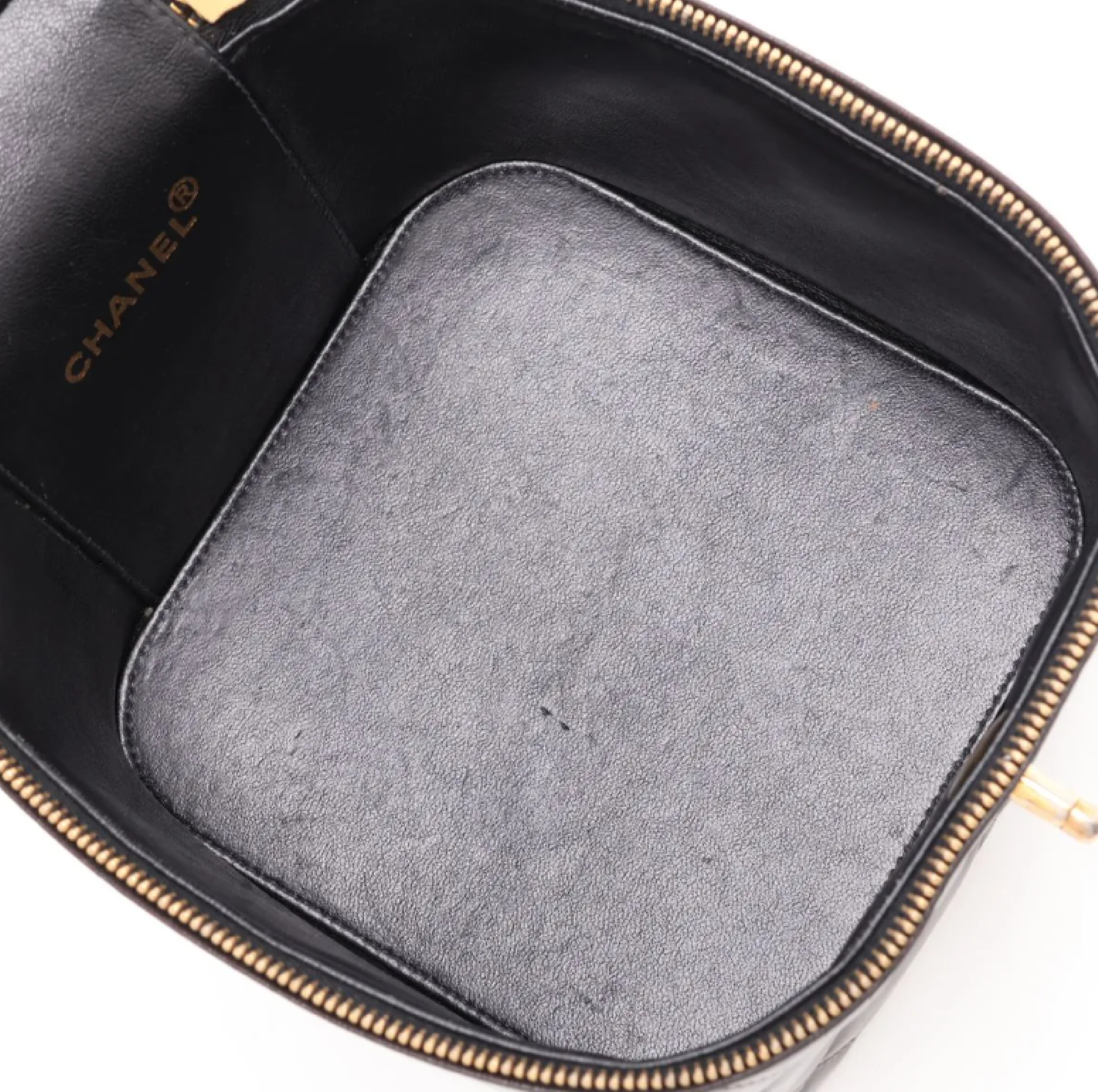 Matelassé Patent Leather Vanity Bag (with seal, serial number 4) — view 7