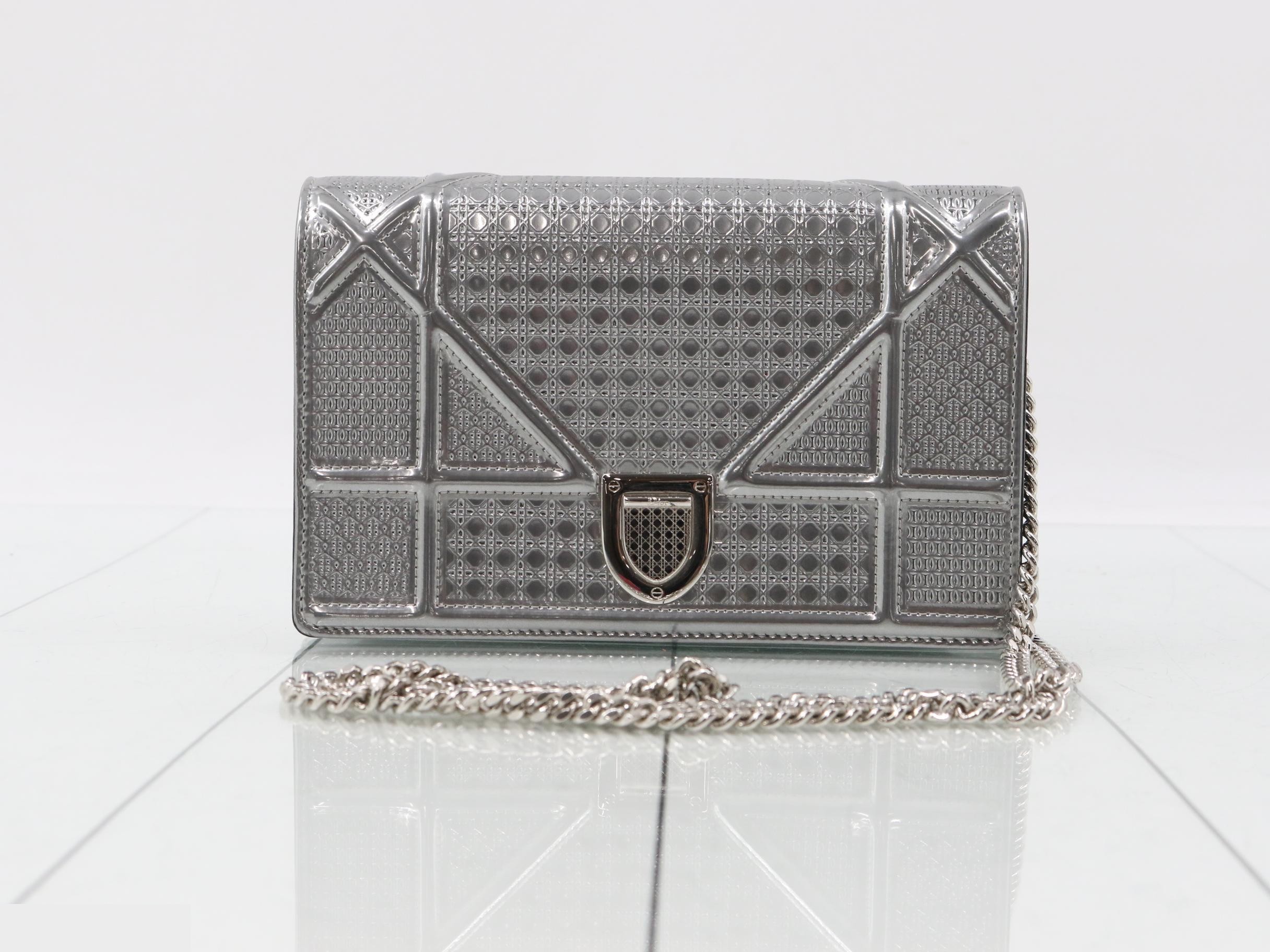 Diorama Microcannage Enamel Chain Wallet