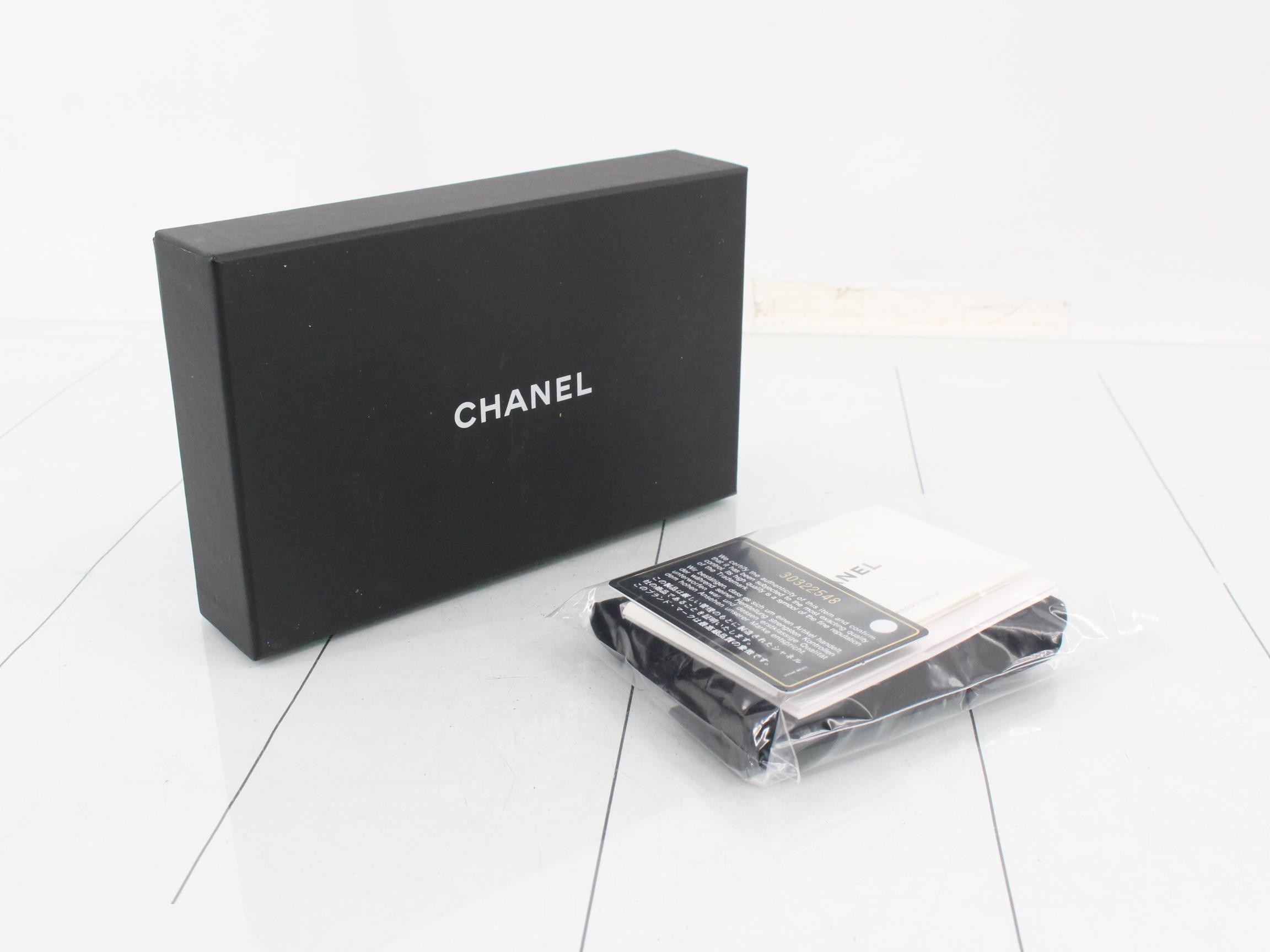 Deauville Medium Wallet, Straw, Navy, Serial Number 30s, Includes Box, Dust Bag, etc. — view 5