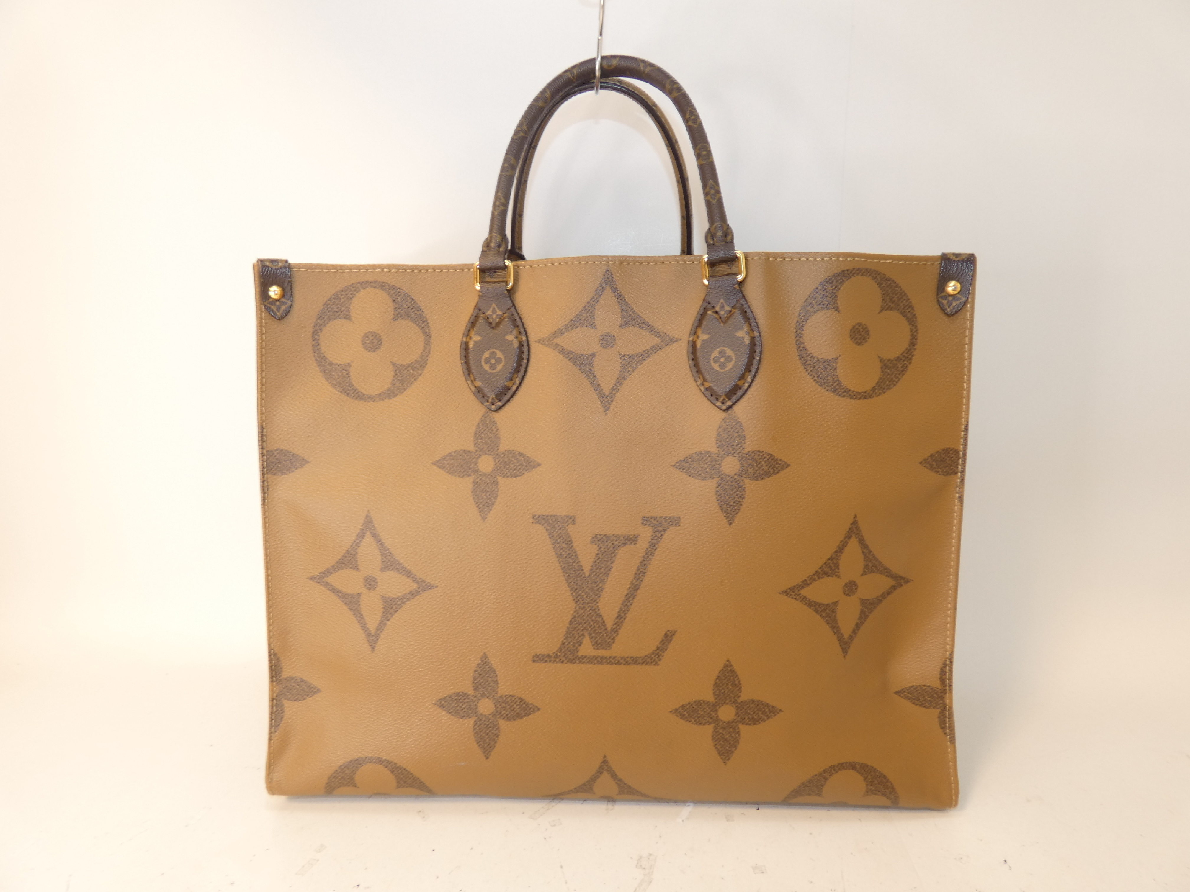 OnTheGo GM Monogram Giant Reverse Hand Shoulder Handbag — view 2
