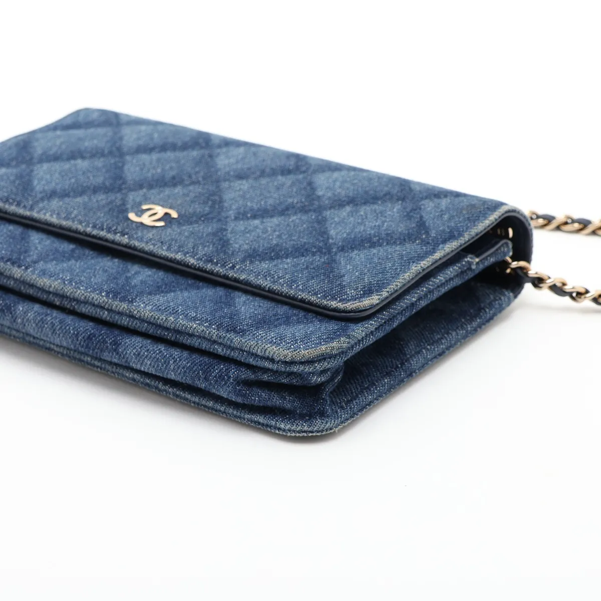 Matelassé Denim Chain Wallet, Blue, Gold Hardware, L0A1GE78, Random Plate, AP0250 — view 3
