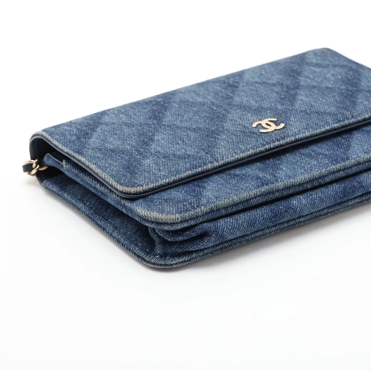 Matelassé Denim Chain Wallet, Blue, Gold Hardware, L0A1GE78, Random Plate, AP0250 — view 4