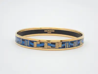 Enamel bracelet, wrist circumference approximately 19 cm