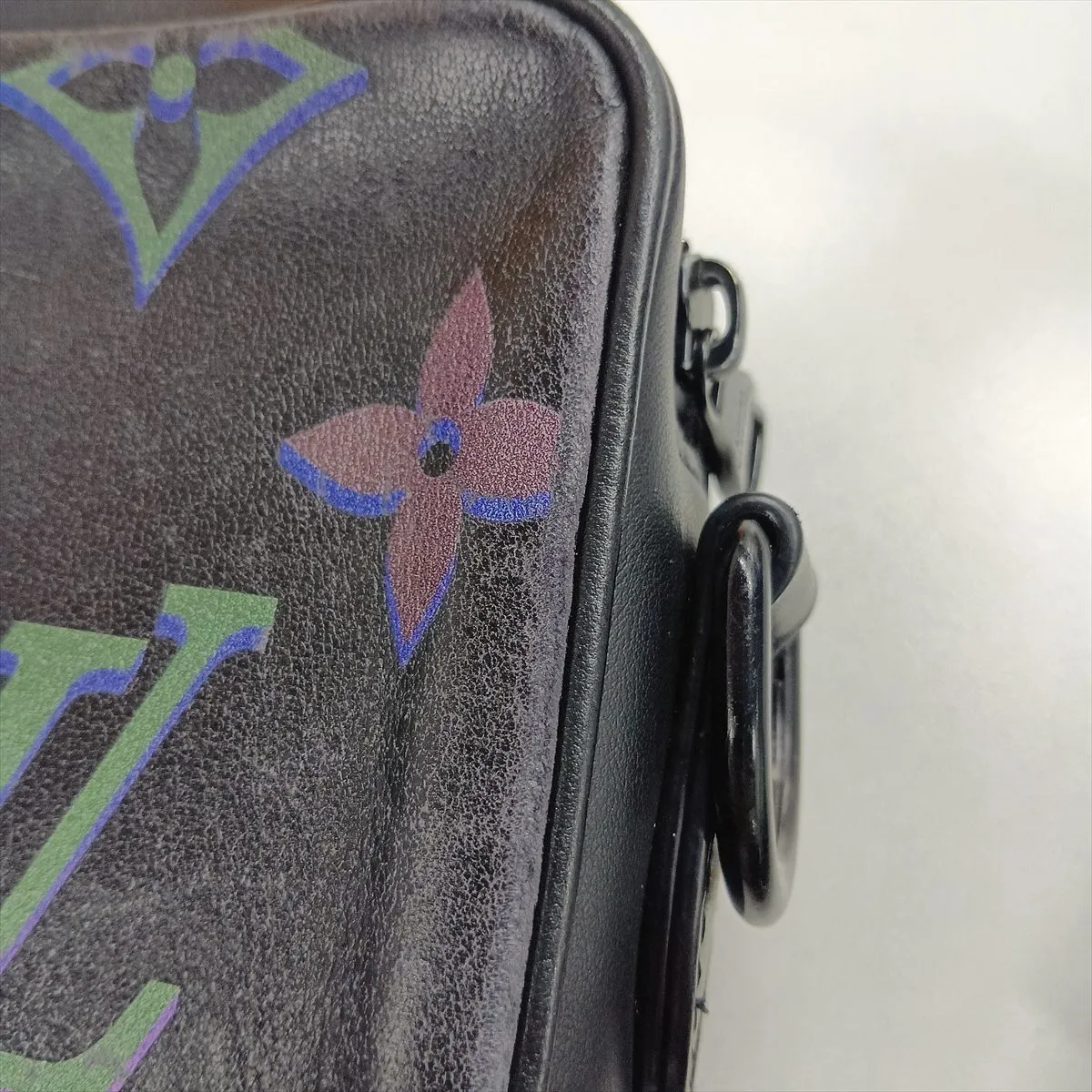 LV logo x leather Comet Messenger M22495, serial number unknown, black. — view 12