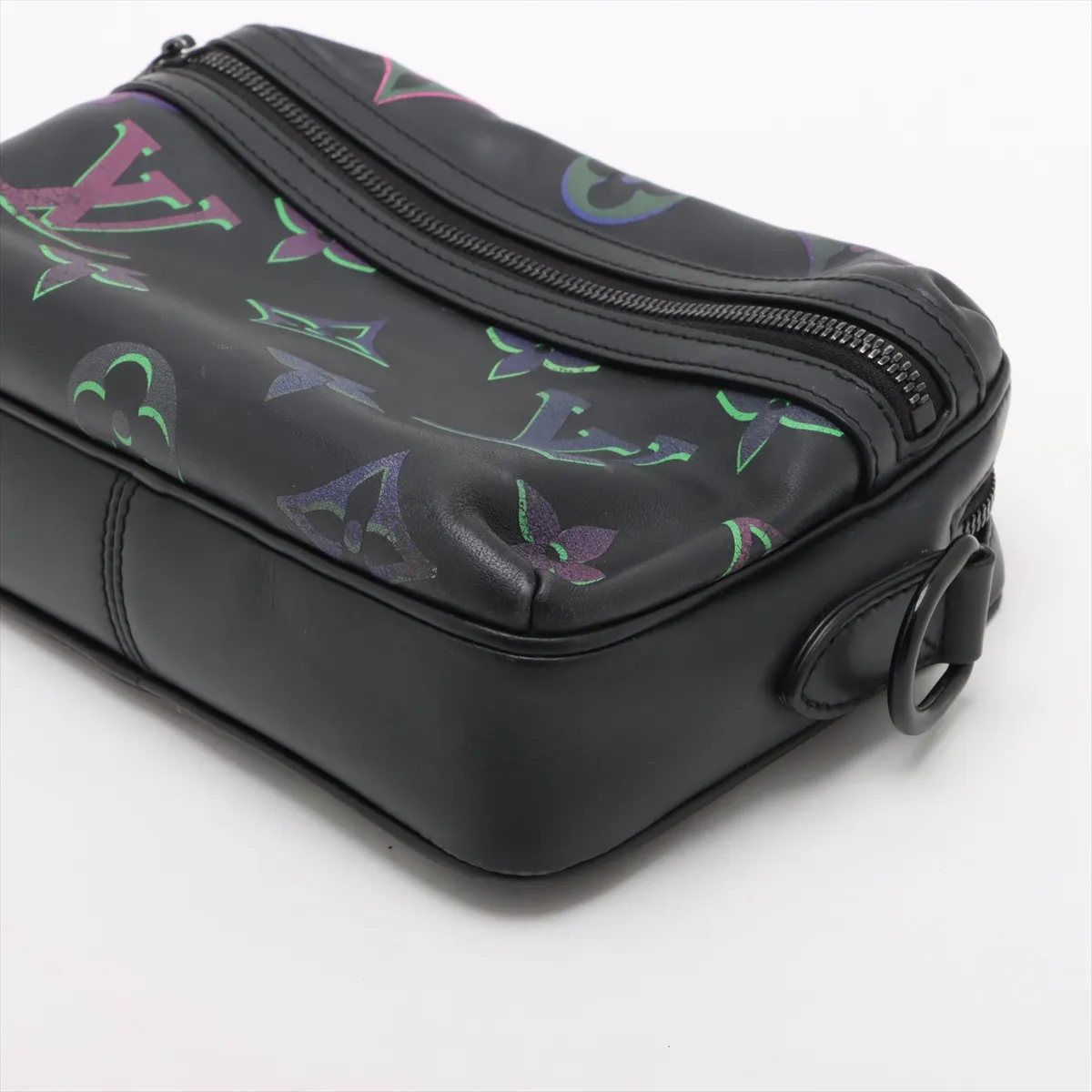 LV logo x leather Comet Messenger M22495, serial number unknown, black. — view 3
