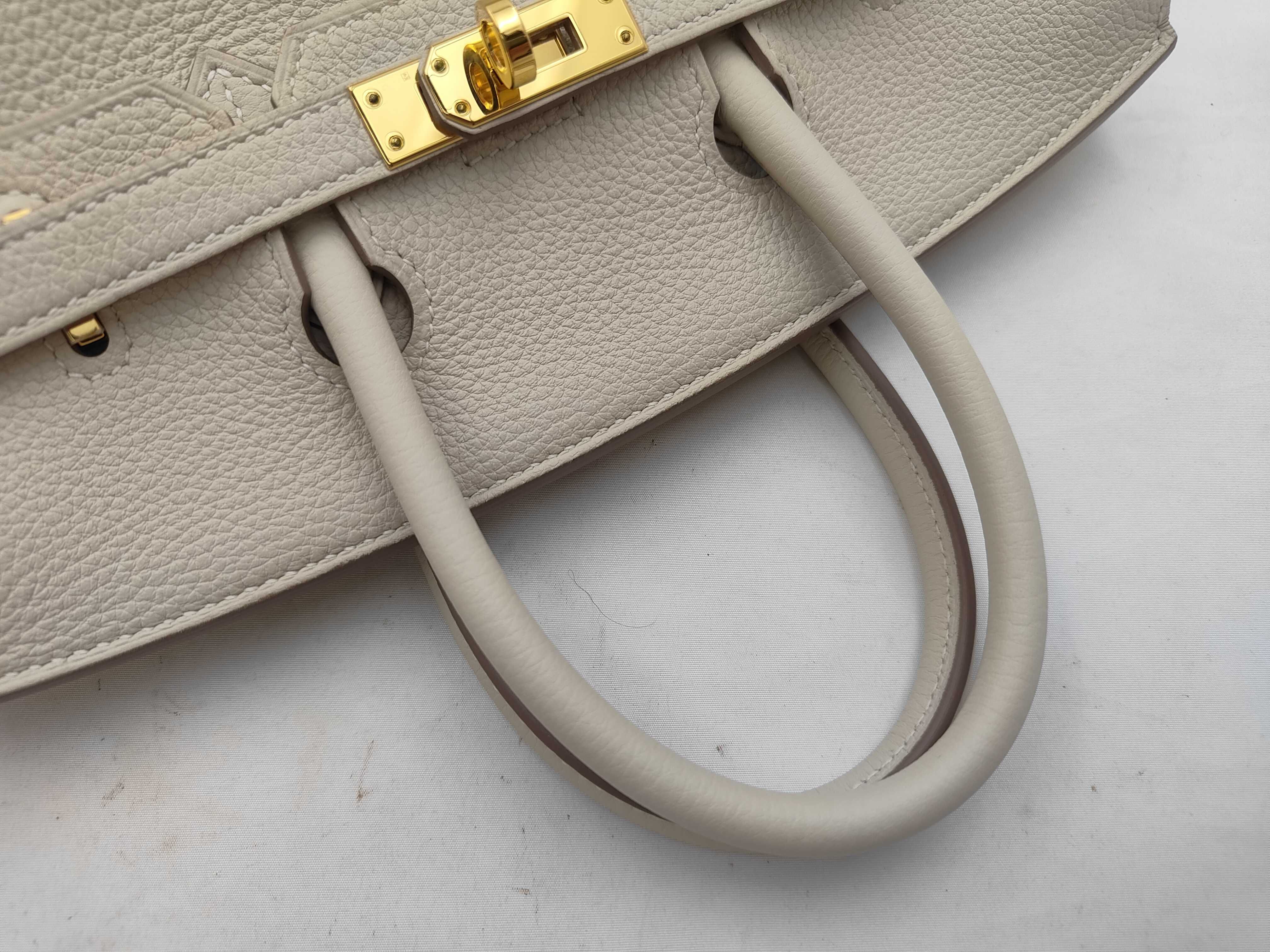 Birkin 25 Togo Leather Craie Gold Hardware U Stamp Handbag — view 3