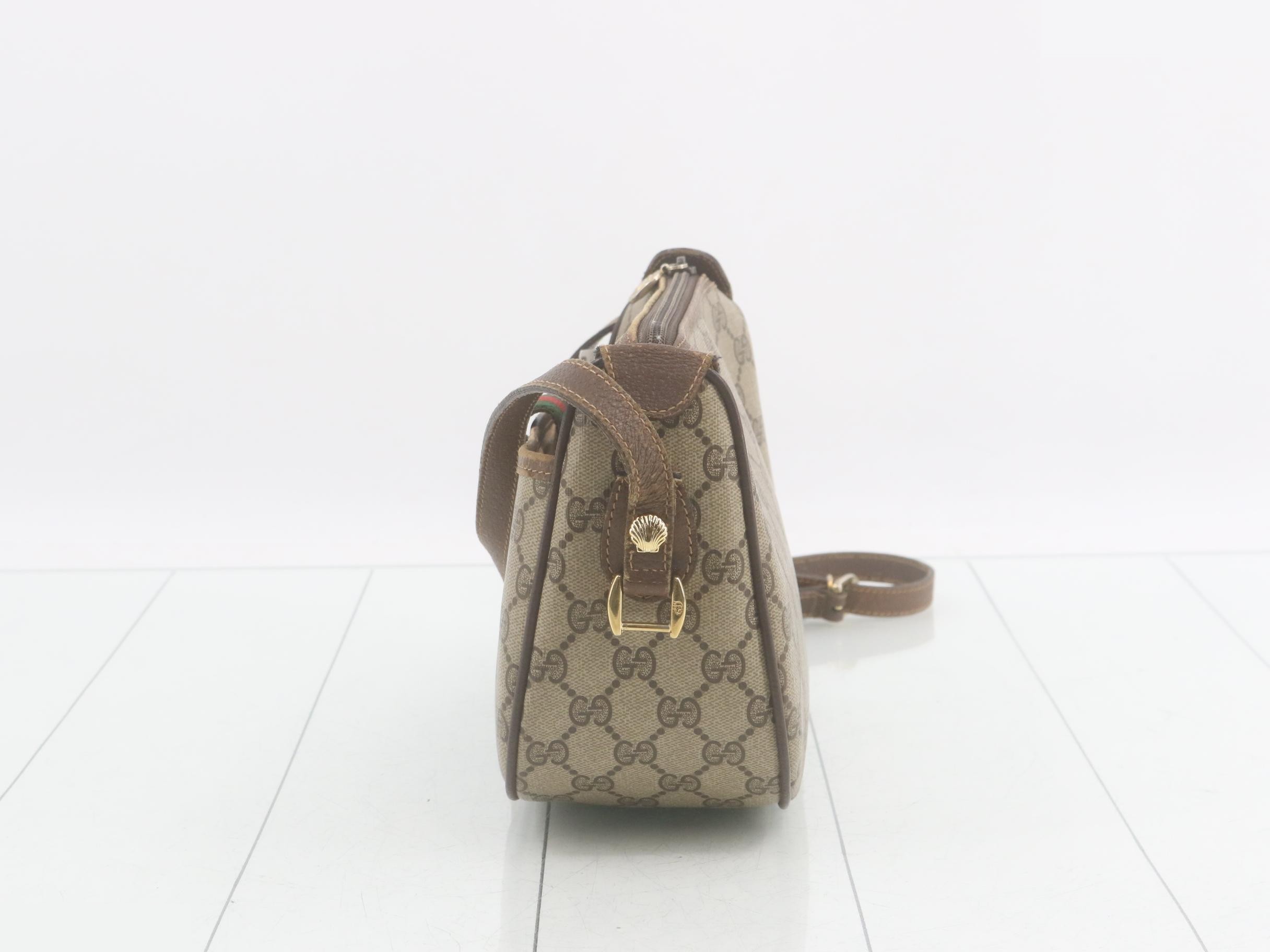 GG Supreme Shoulder Bag — view 3