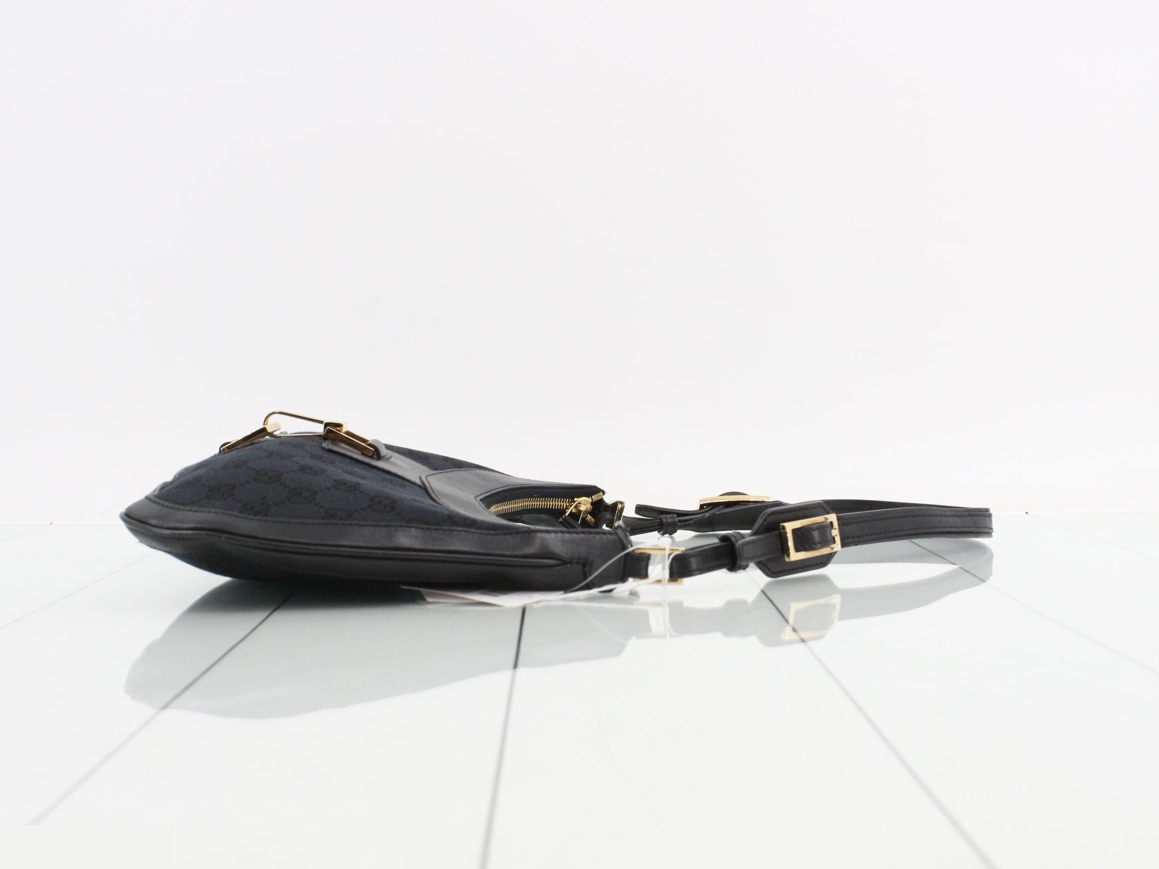 GG Canvas Shoulder Bag — view 3