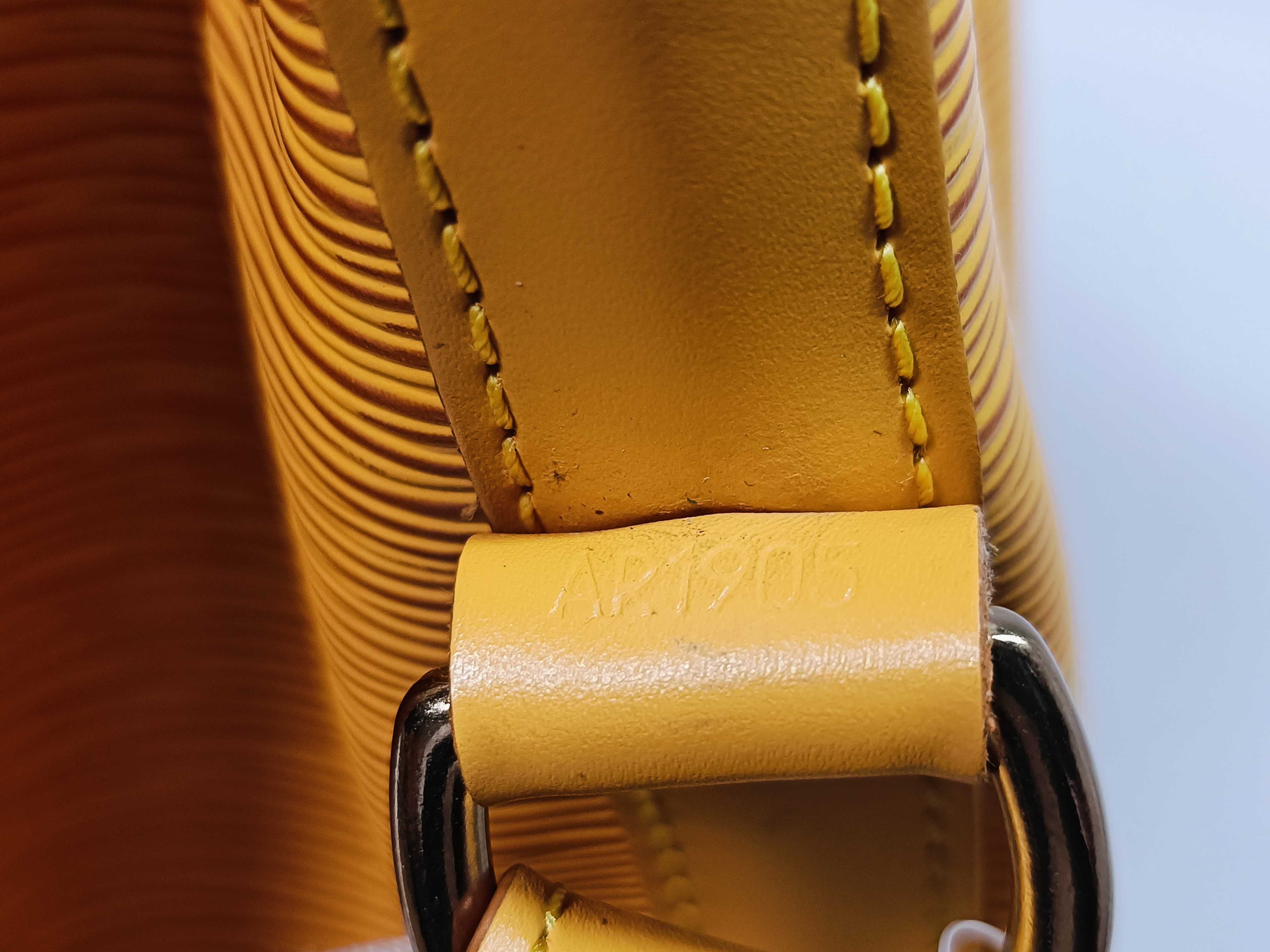 Epi M44109 Petit Noé Yellow Shoulder Bag — view 14