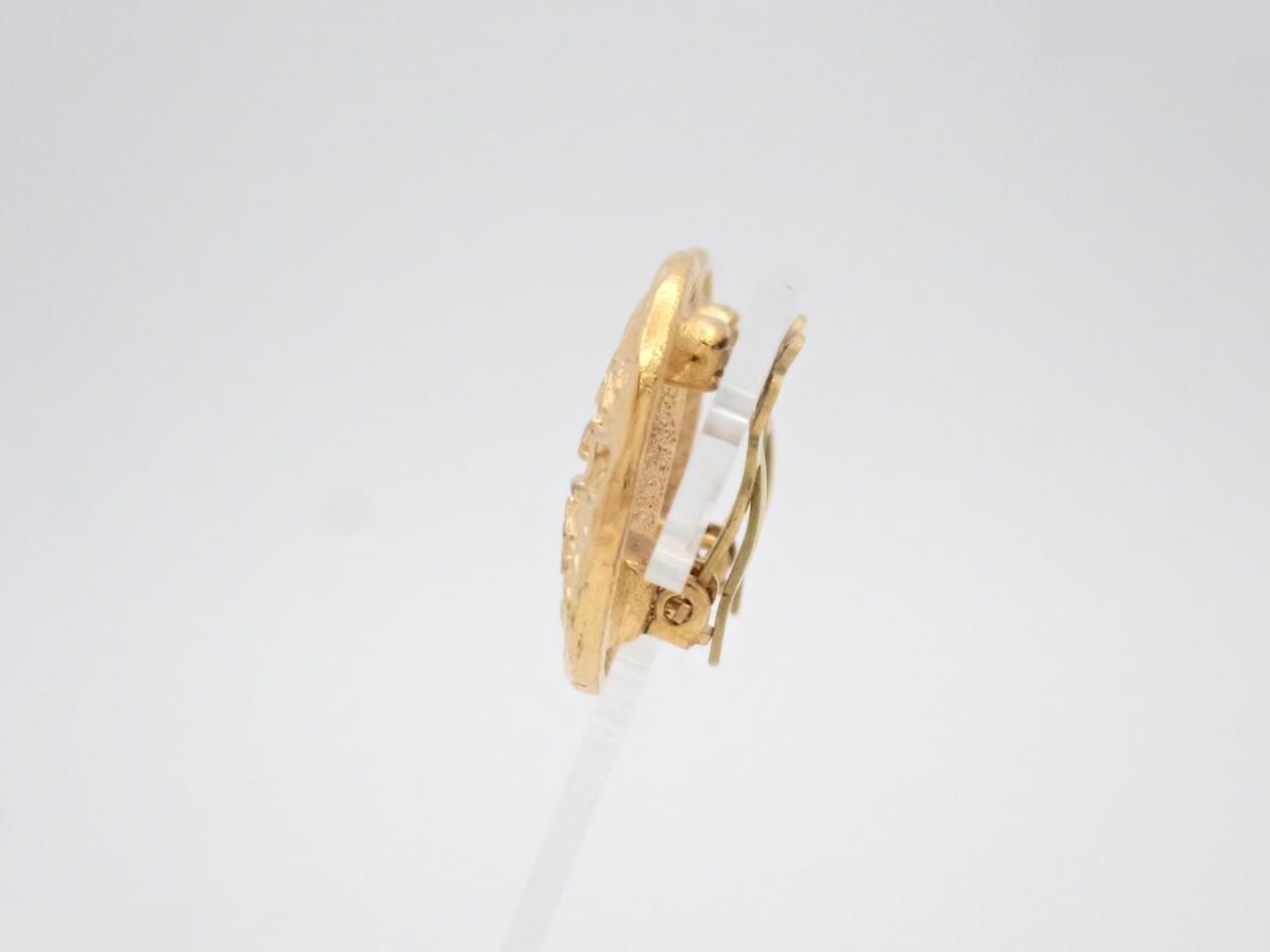 Gold earrings — view 3