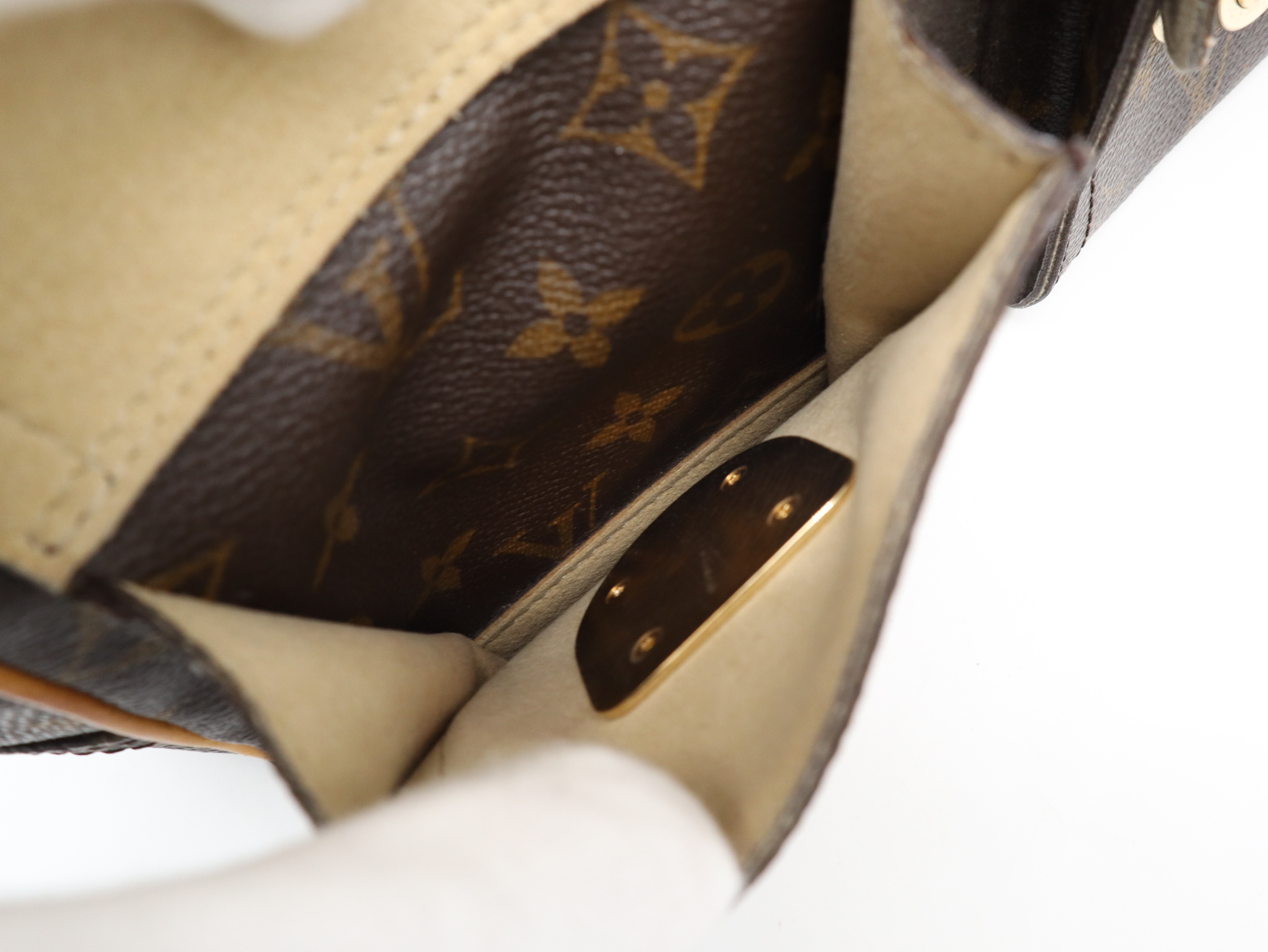 M40026 Monogram Manhattan PM Handbag — view 14