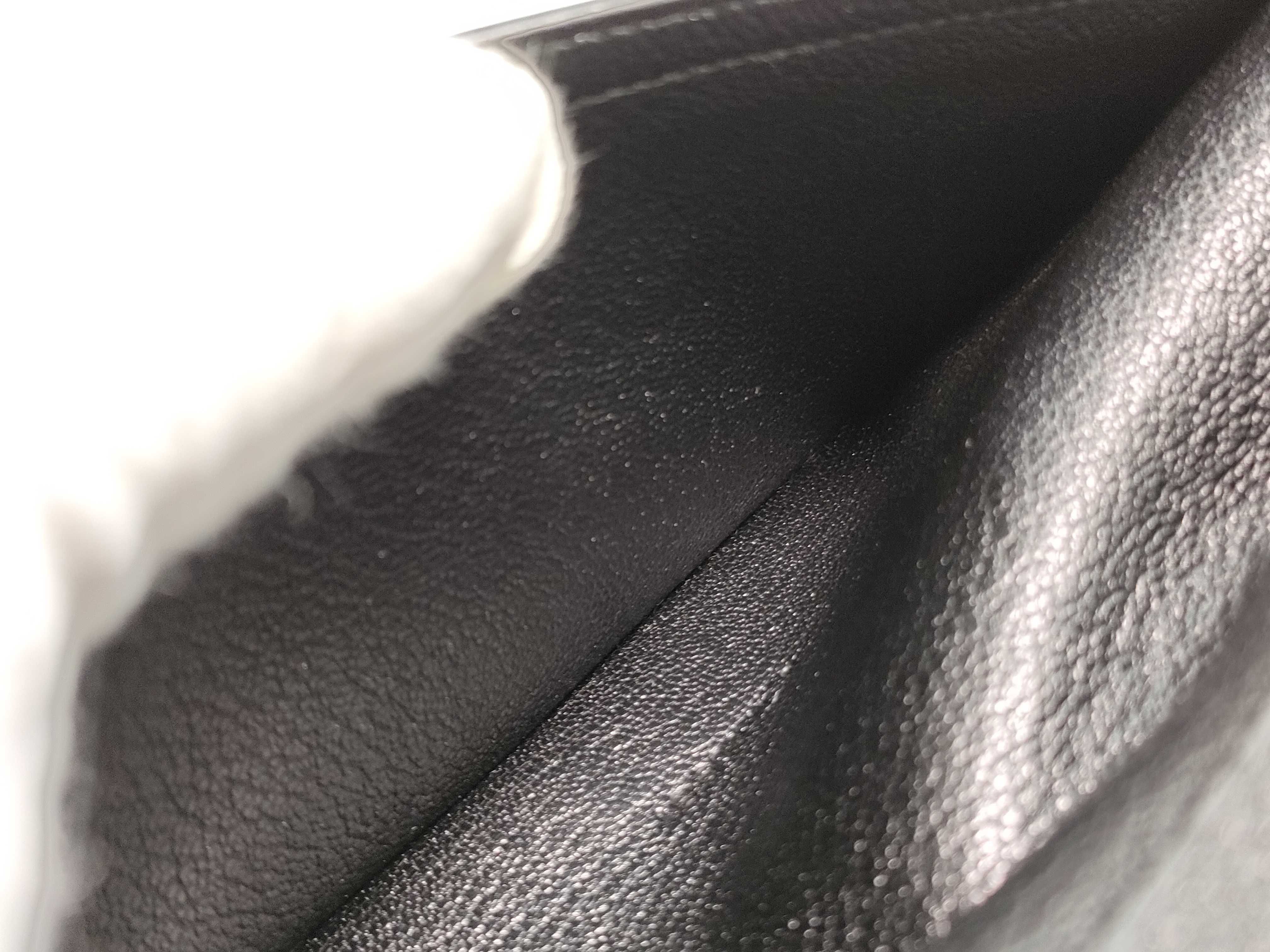 Bearn Soufflet U-stamp Chevre leather wallet in black and gold. — view 11