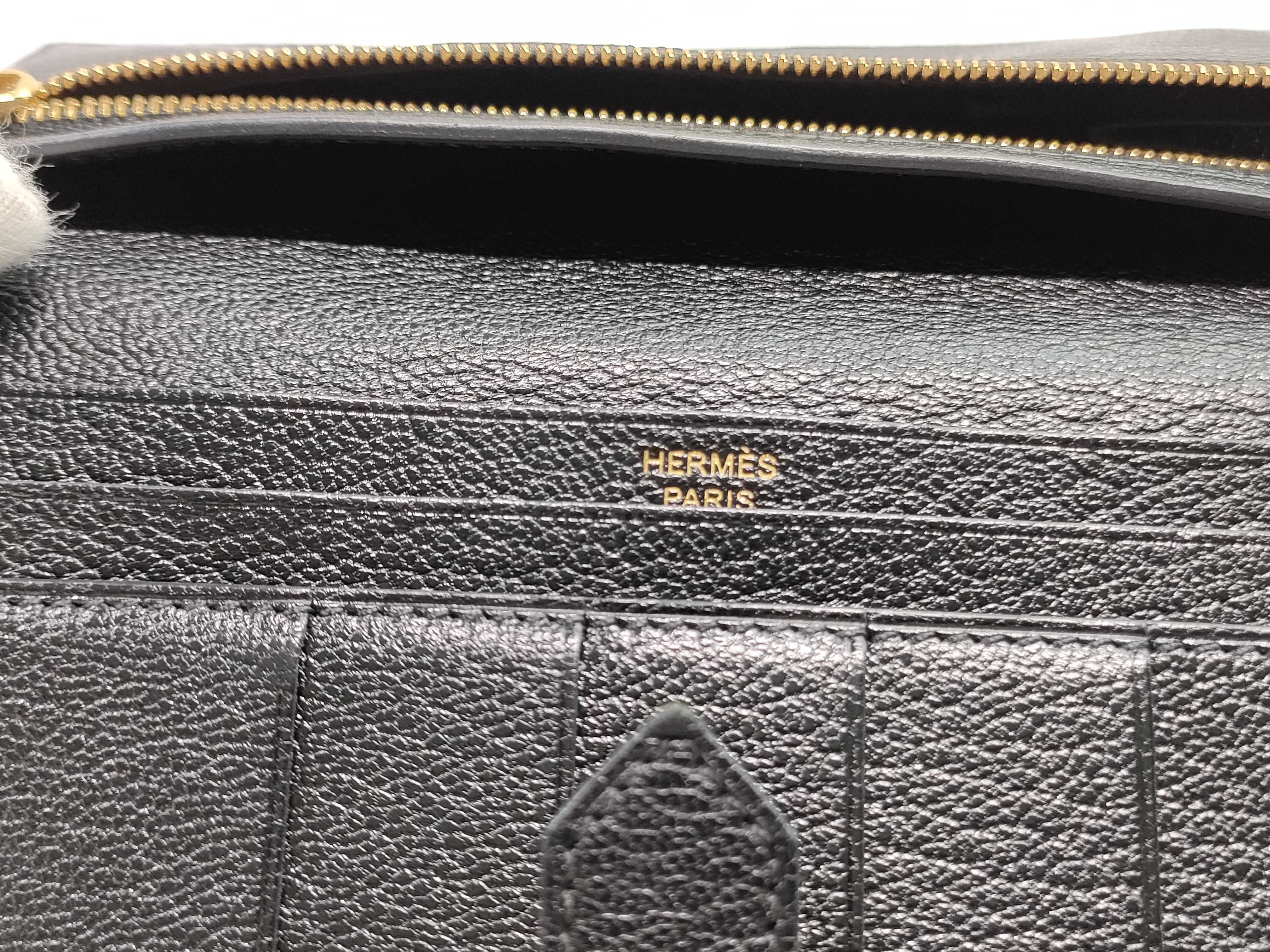 Bearn Soufflet U-stamp Chevre leather wallet in black and gold. — view 12