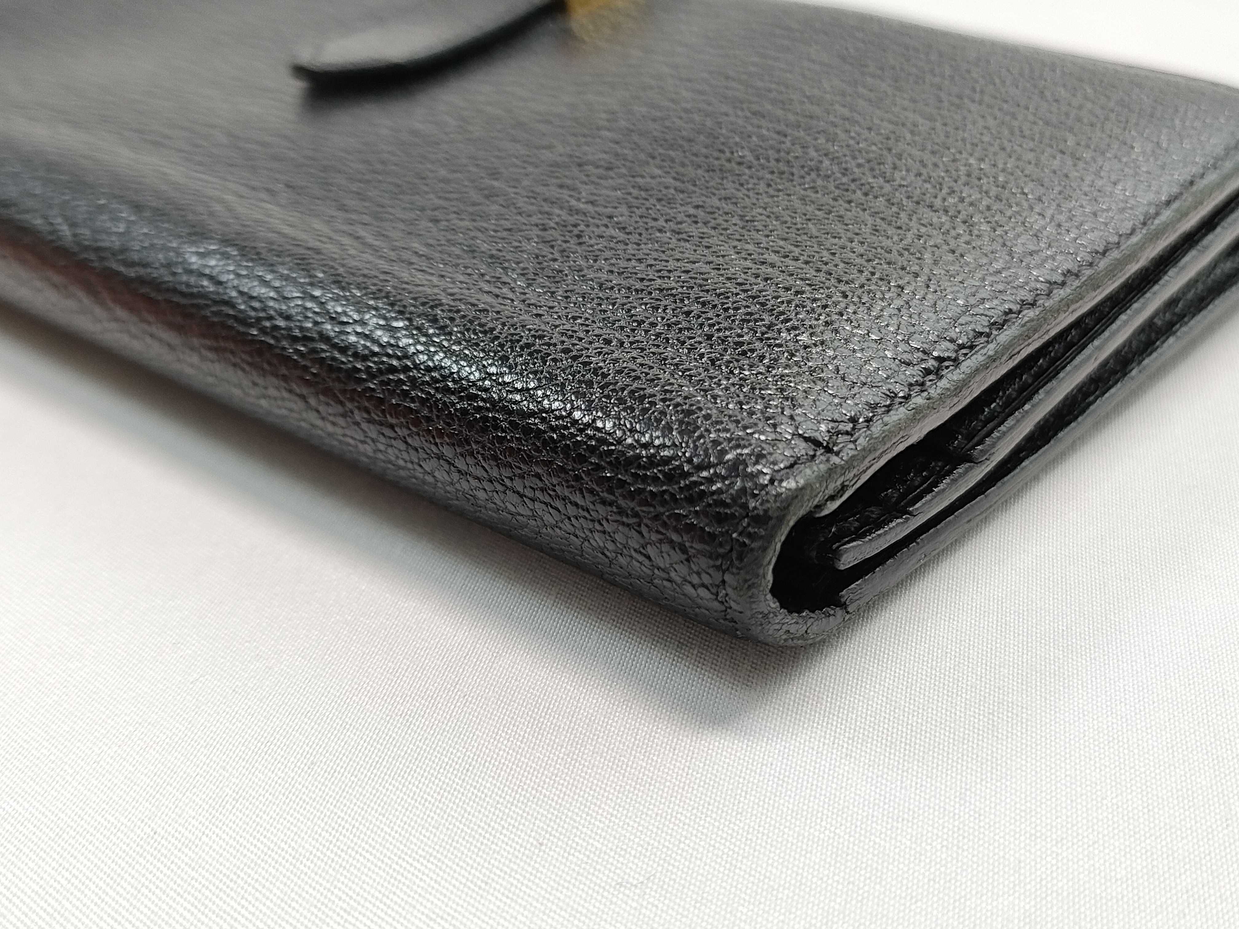 Bearn Soufflet U-stamp Chevre leather wallet in black and gold. — view 3