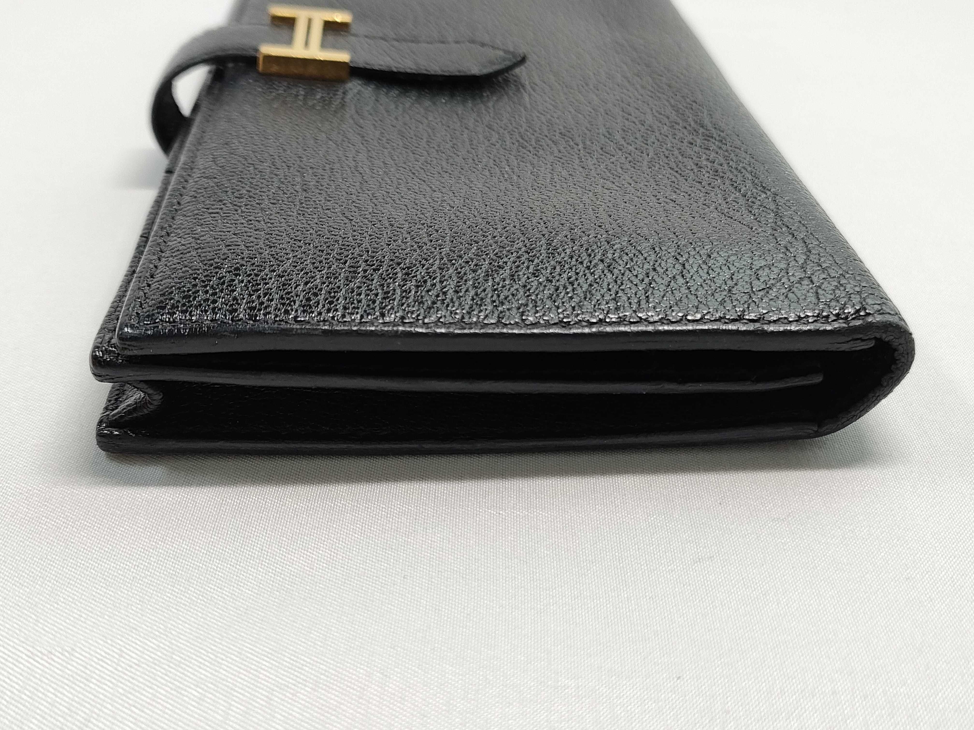 Bearn Soufflet U-stamp Chevre leather wallet in black and gold. — view 5