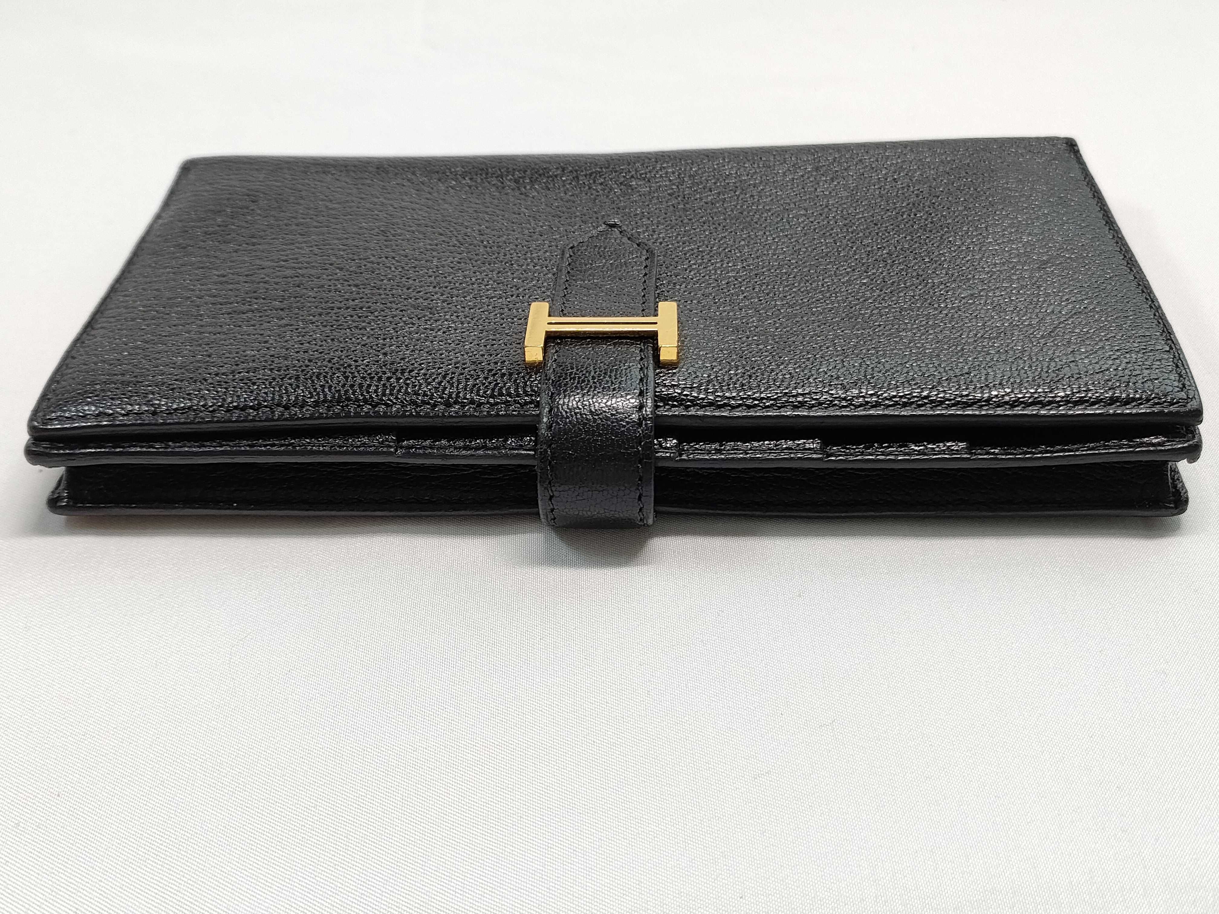 Bearn Soufflet U-stamp Chevre leather wallet in black and gold. — view 6