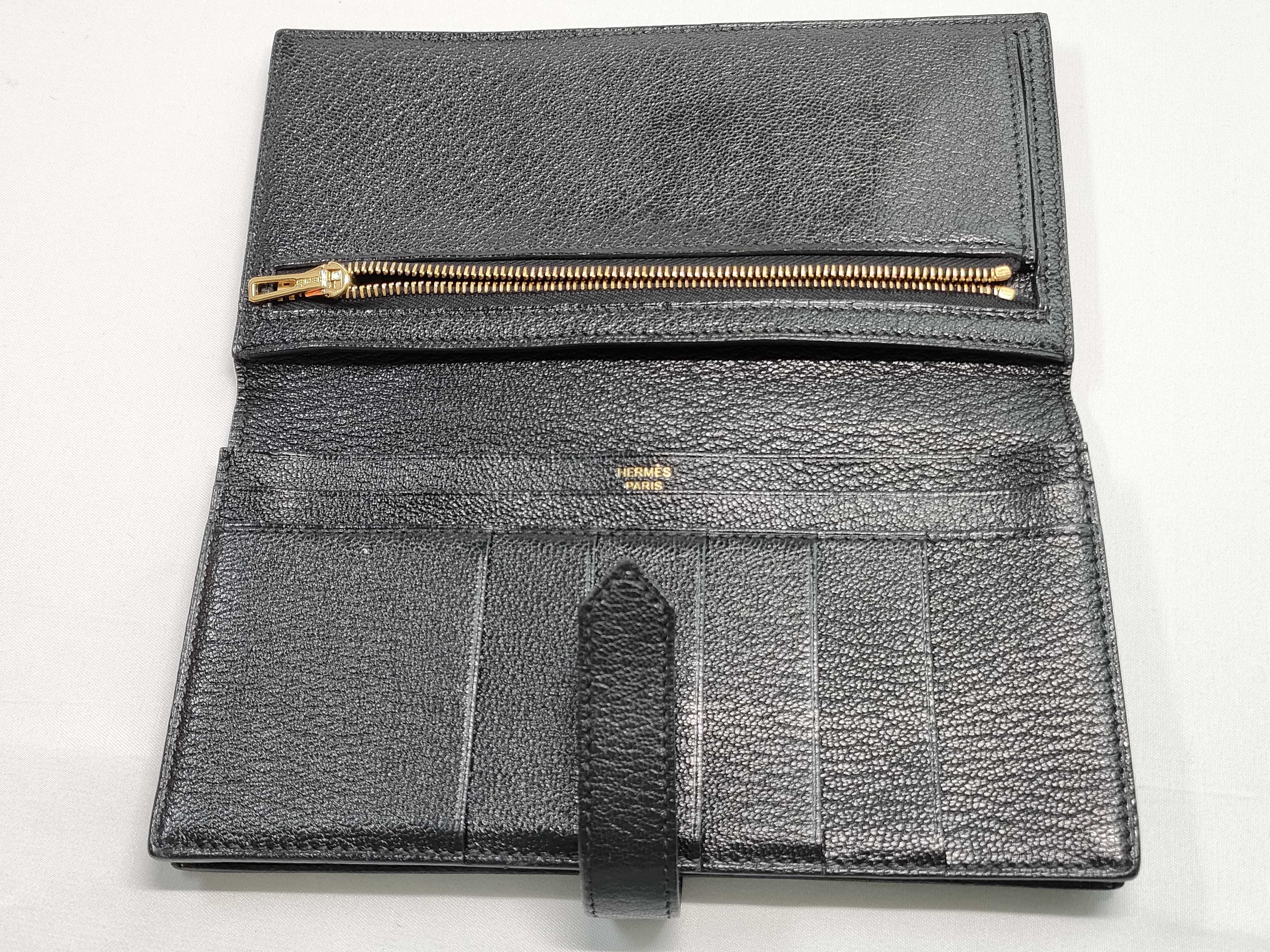 Bearn Soufflet U-stamp Chevre leather wallet in black and gold. — view 7